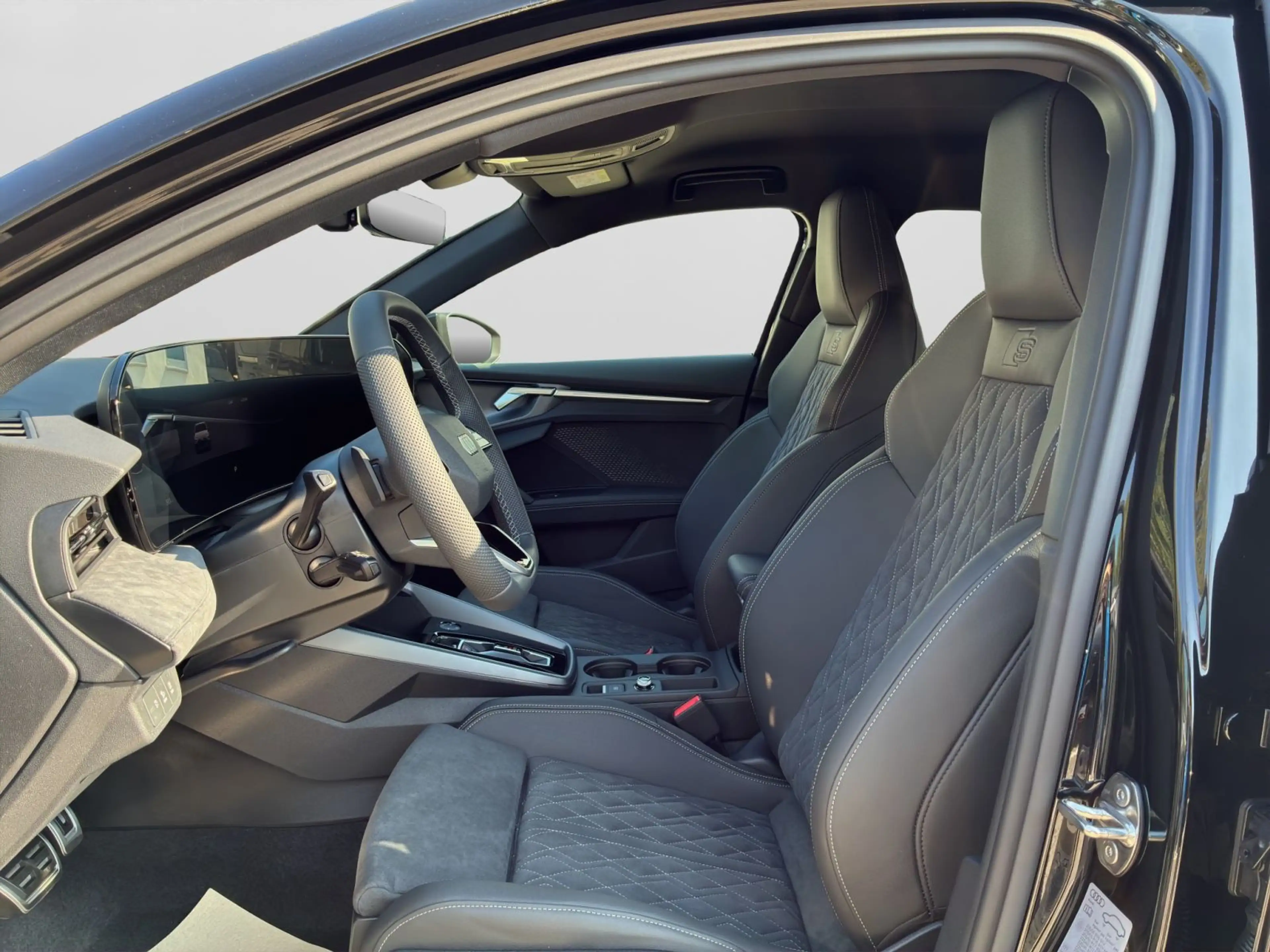 Audi A3 TFSI S tronic S line — photo 9