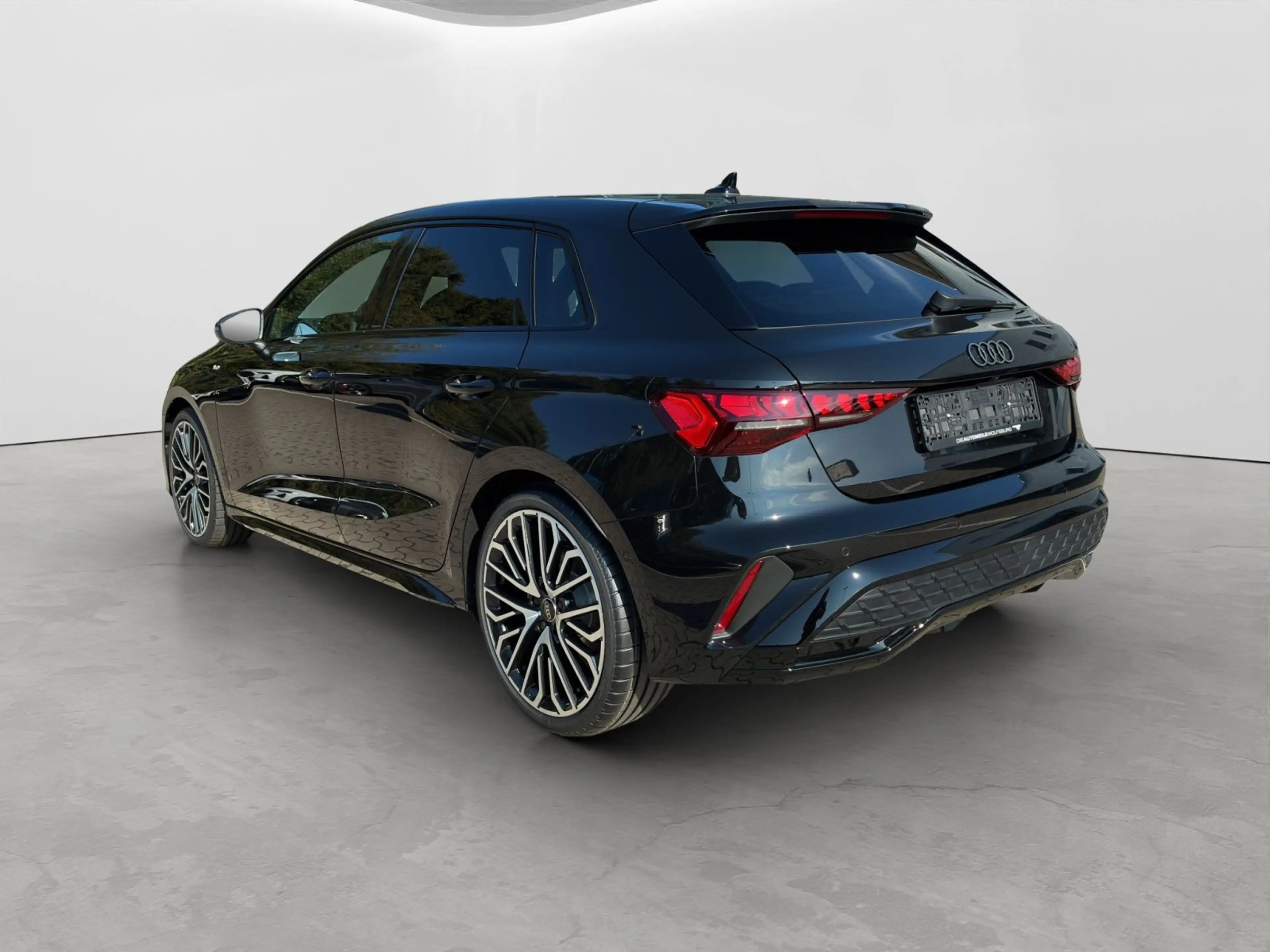 Audi A3 TFSI S tronic S line — photo 3