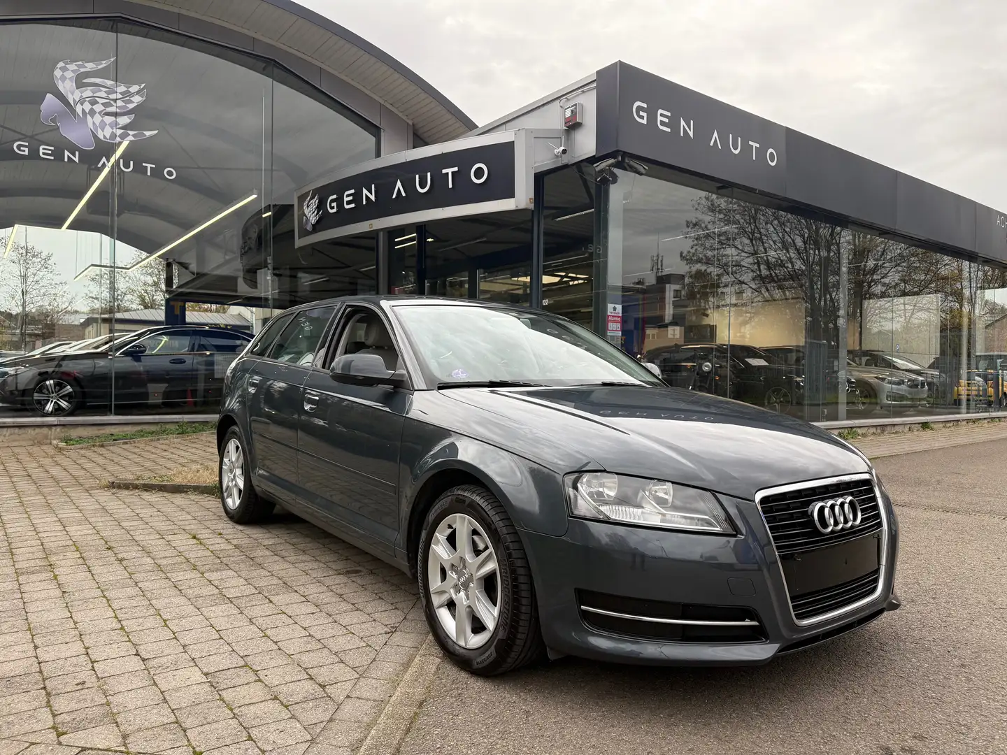Audi A3 Sportback 1.2 TFSI Attraction Siege Chauff. Clim Grau - 1