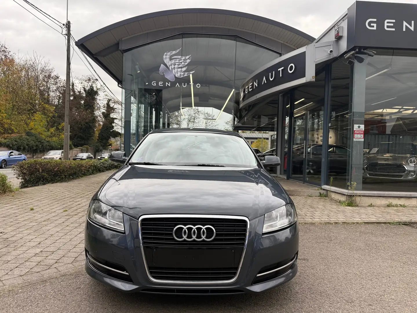 Audi A3 Sportback 1.2 TFSI Attraction Siege Chauff. Clim Grau - 2