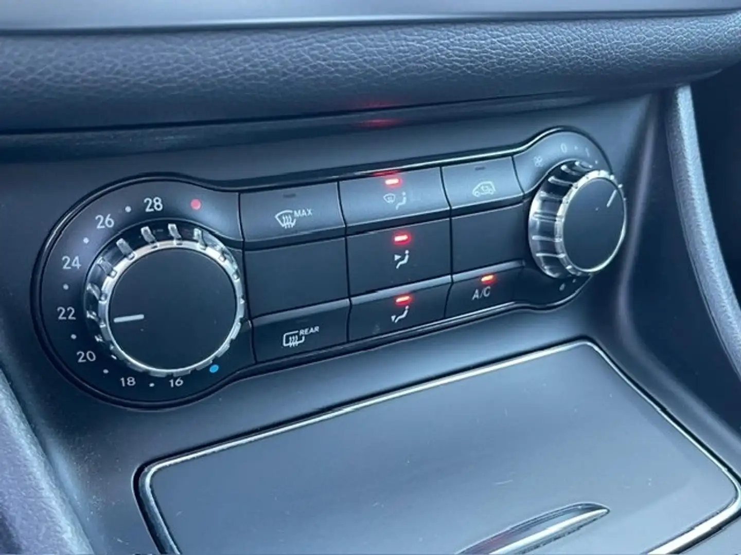 Mercedes-Benz CLA 200 CLA 200 d S.W. Automatic Sport Fekete - 2