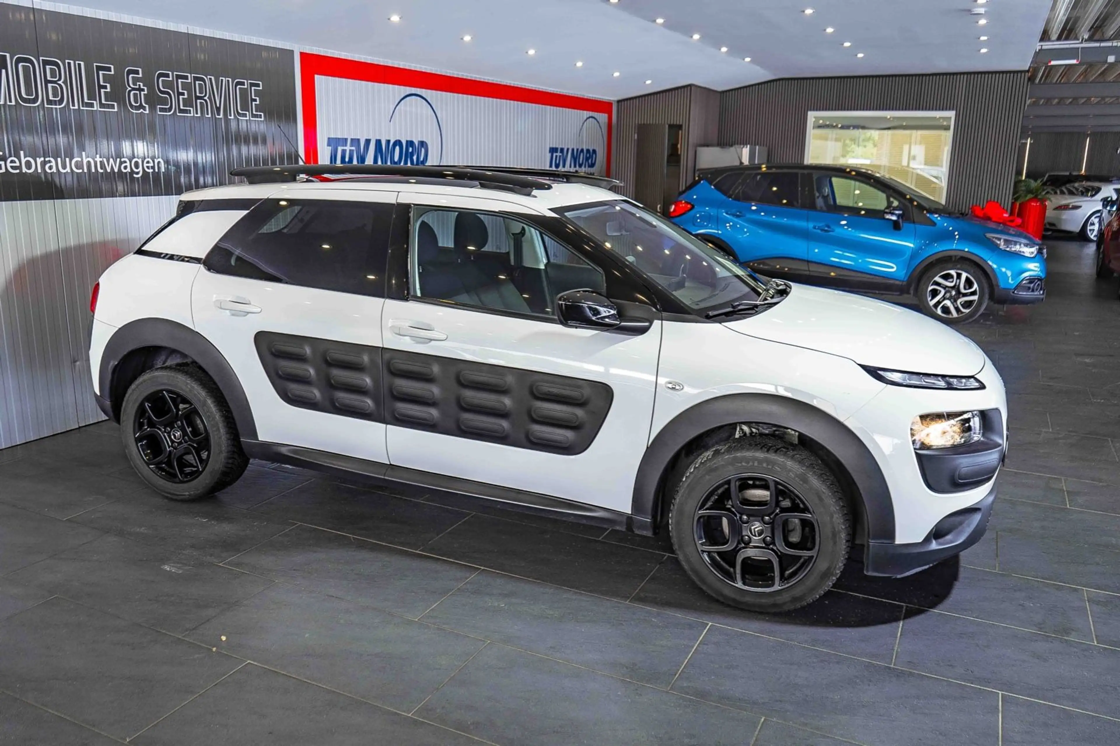 Citroen C4 Cactus 1.2 e-VTi Shine Automatik Panorama AHK — photo 2