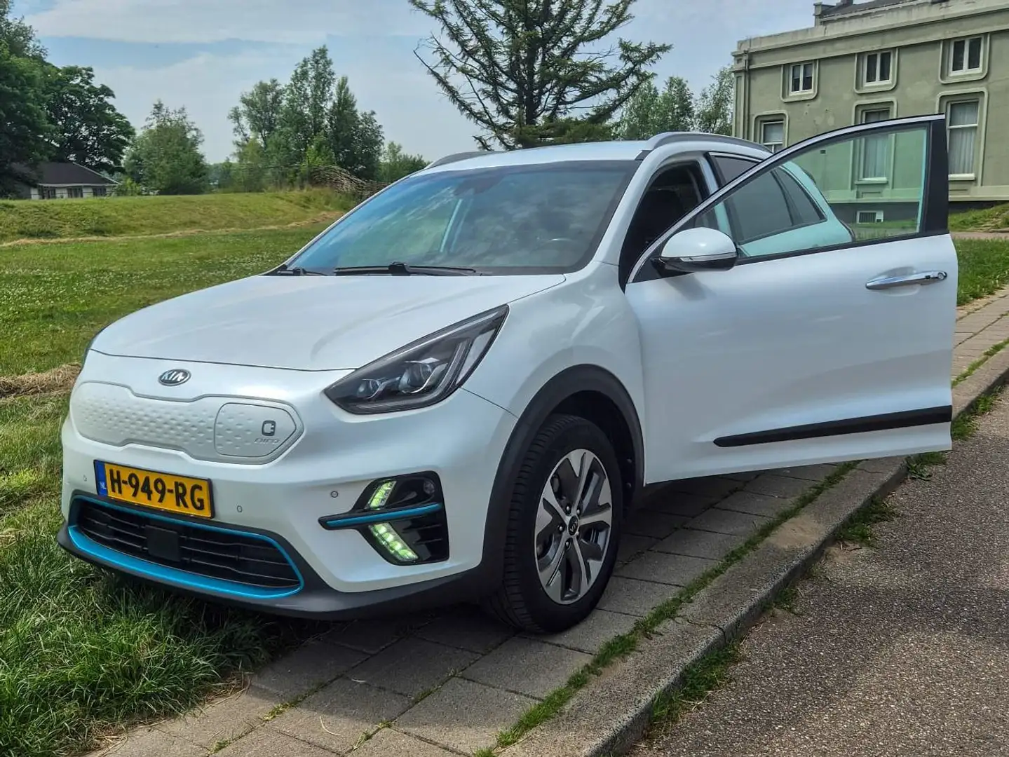 Kia Niro Niro ExecutiveLine 64 kWh Wit - 1