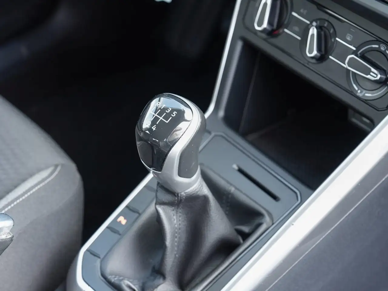 Volkswagen Polo 1.0 TSI Life *LED*Navi*App-Connect*PDC*Kamera*L... 9