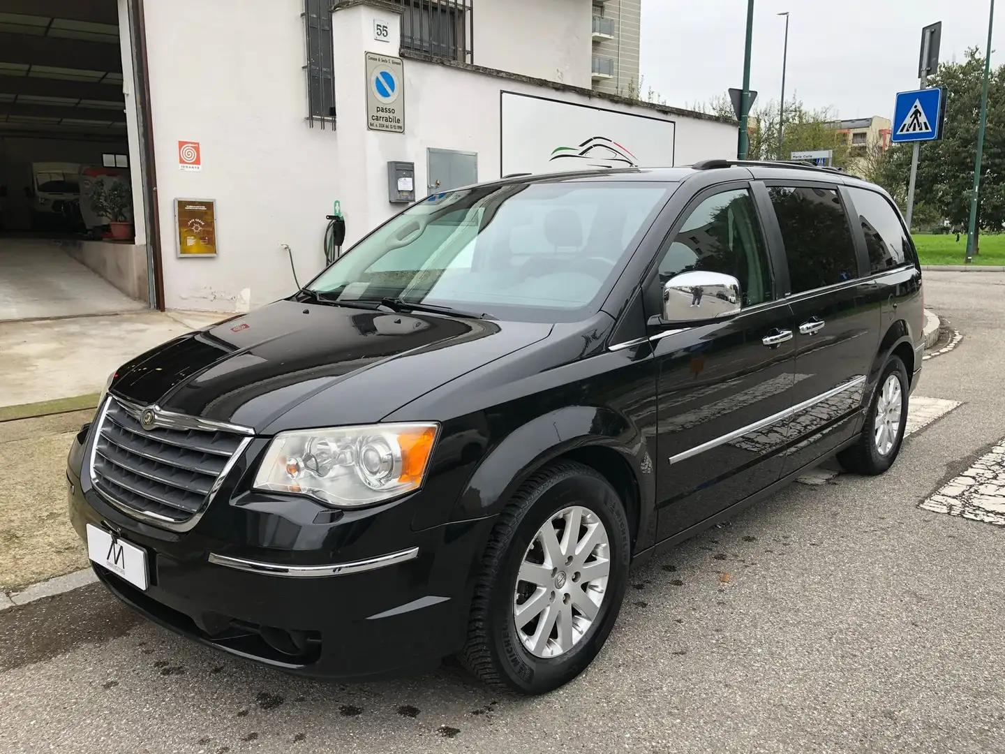 Chrysler Grand Voyager 2.8 crd Limited 7p - AUT/NAVI/CAMERA/GANCIO TRAINO Fekete - 1