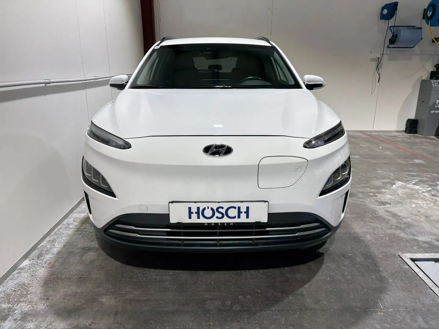 Hyundai KONA Elektro 64 kWh Trend Line AHK KAMERA 8-fach Weiß - 2