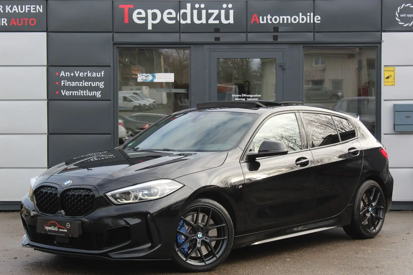 BMW 135 i xDrive*LED*PANO*ACC*HEAD-UP*VIRTUAL*H&K* Schwarz - 1