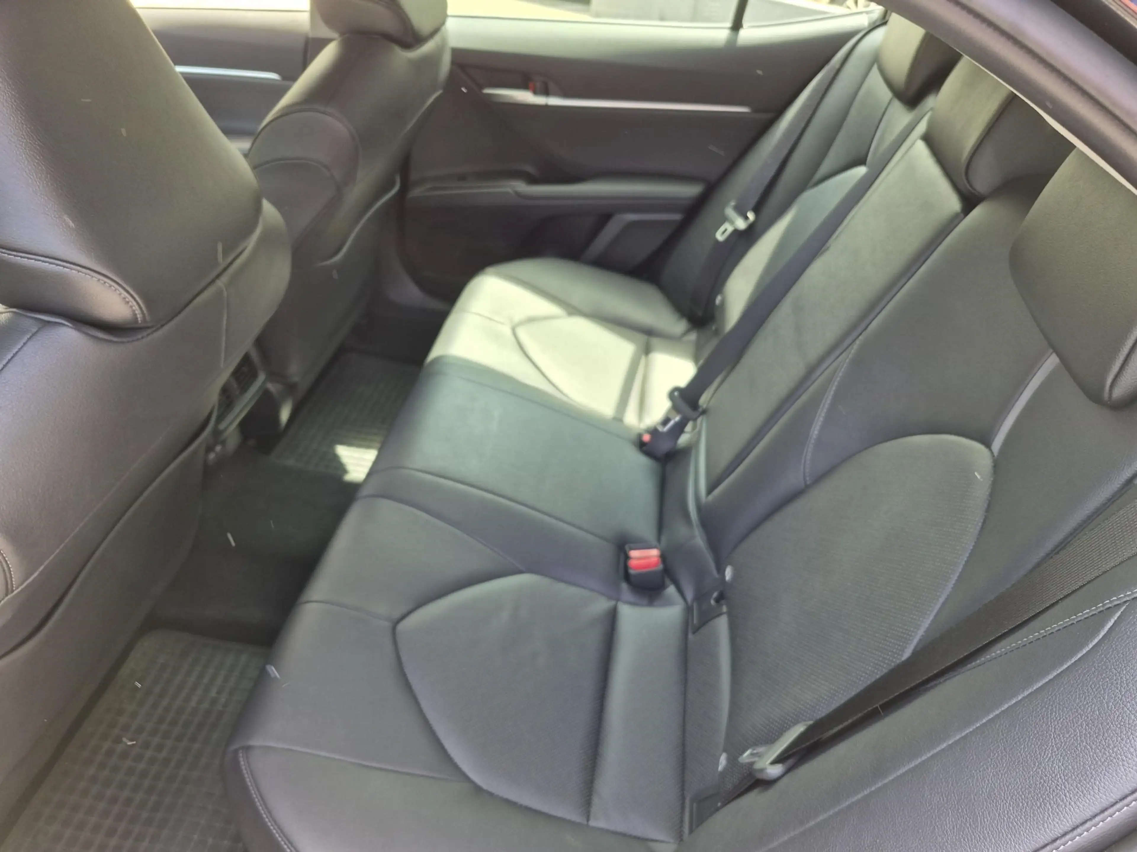 Toyota Camry Hybrid Lounge — photo 7