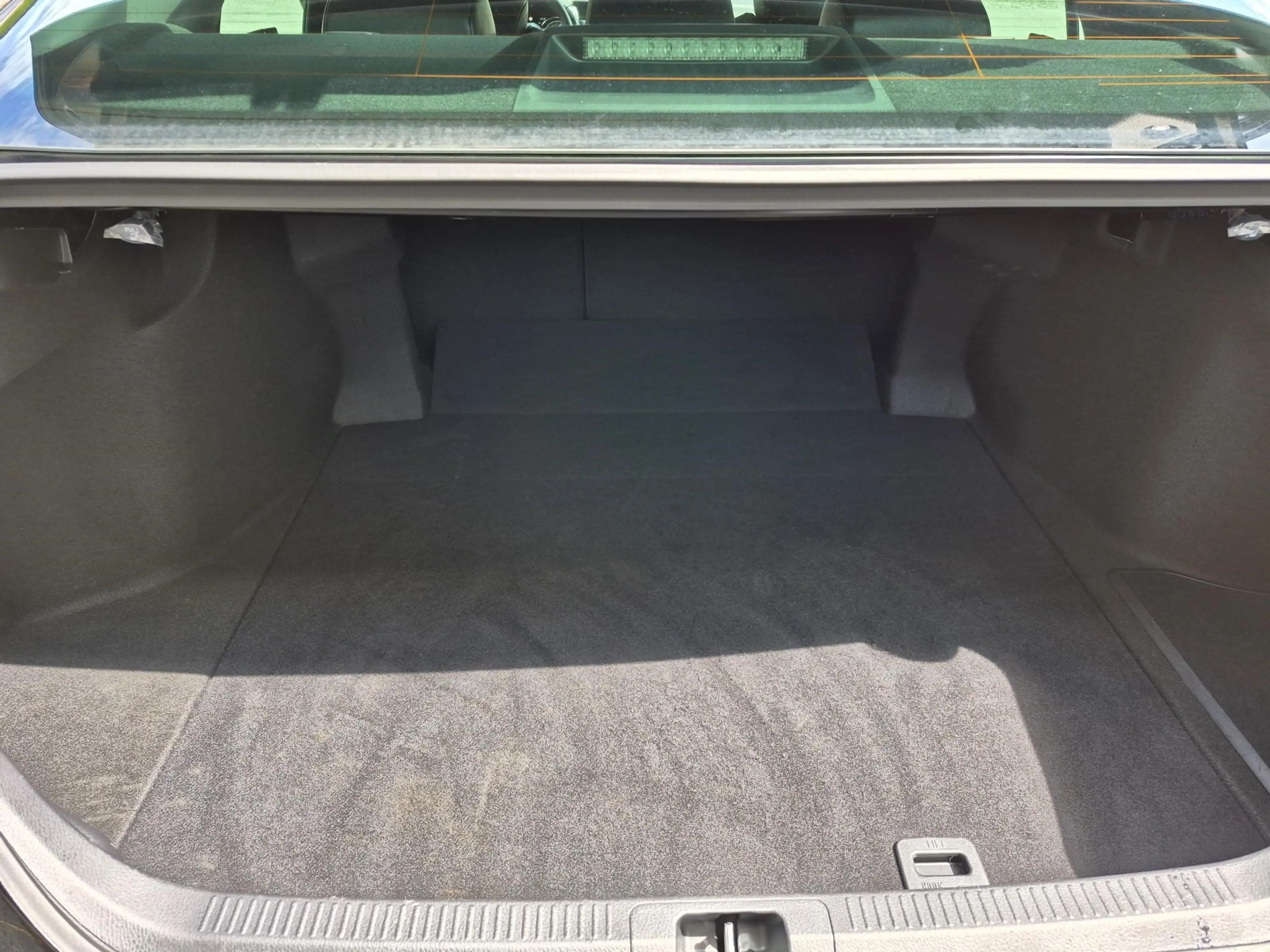 Toyota Camry Hybrid Lounge — photo 6