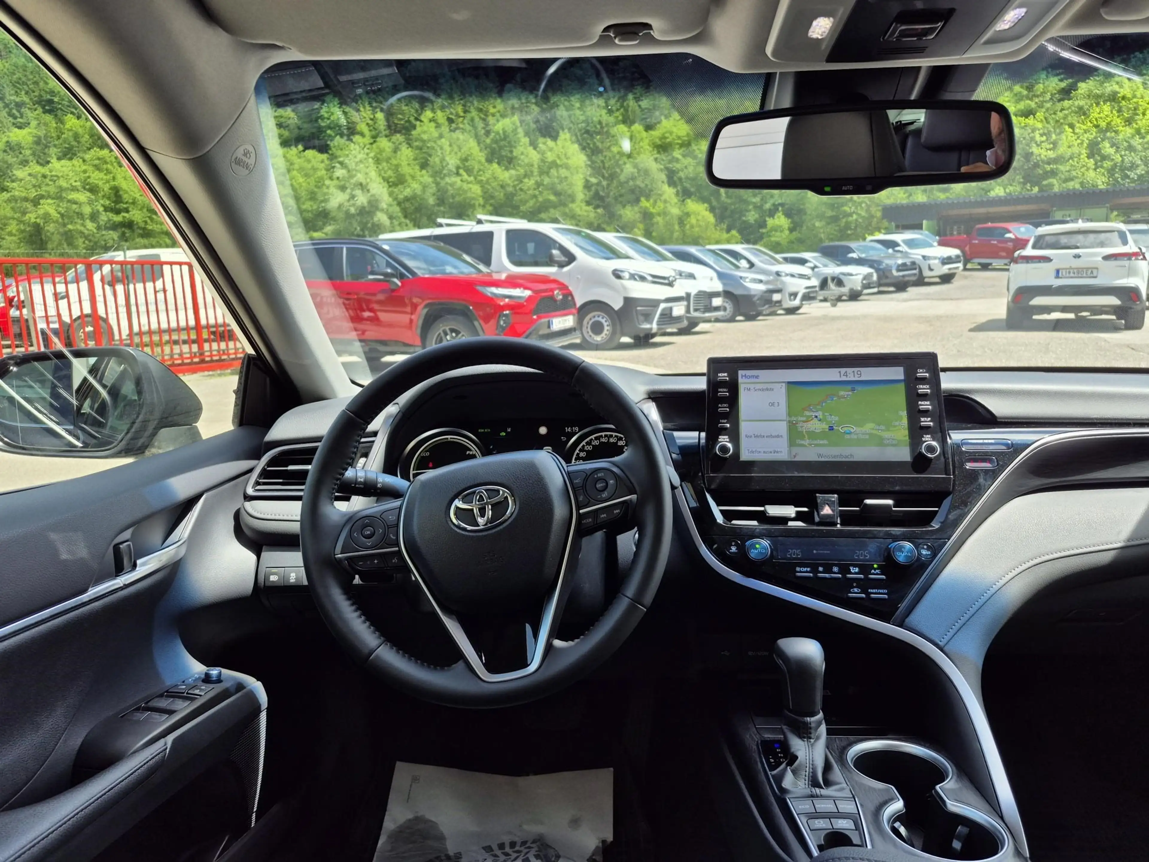 Toyota Camry Hybrid Lounge — photo 8