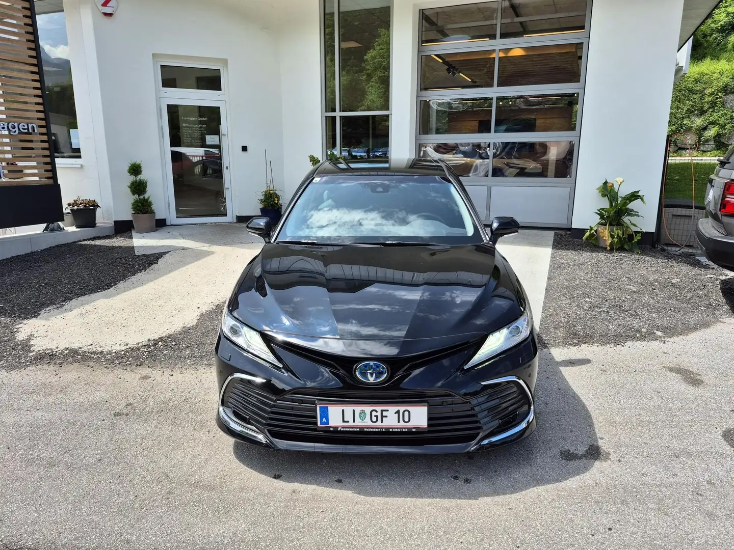 Toyota Camry Hybrid Lounge Schwarz - 1