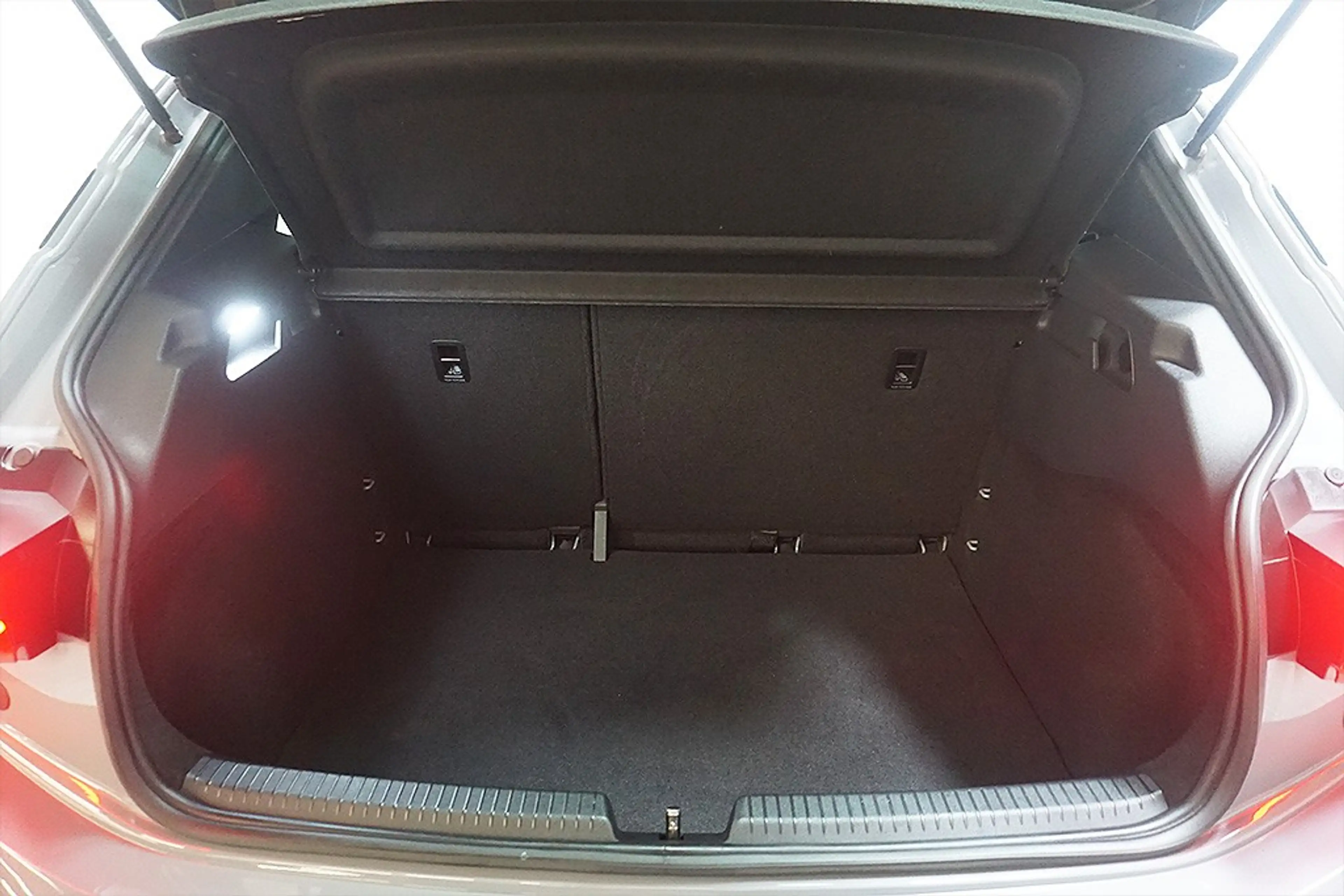 CUPRA Born 150KW Virtual Pano SHZ Navi LED 62kWh LED — photo 13
