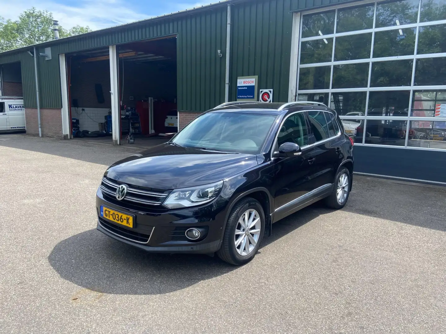 Volkswagen Tiguan 2.0 TDI Sport&Style / Executive Plus-pakket Zwart - 2