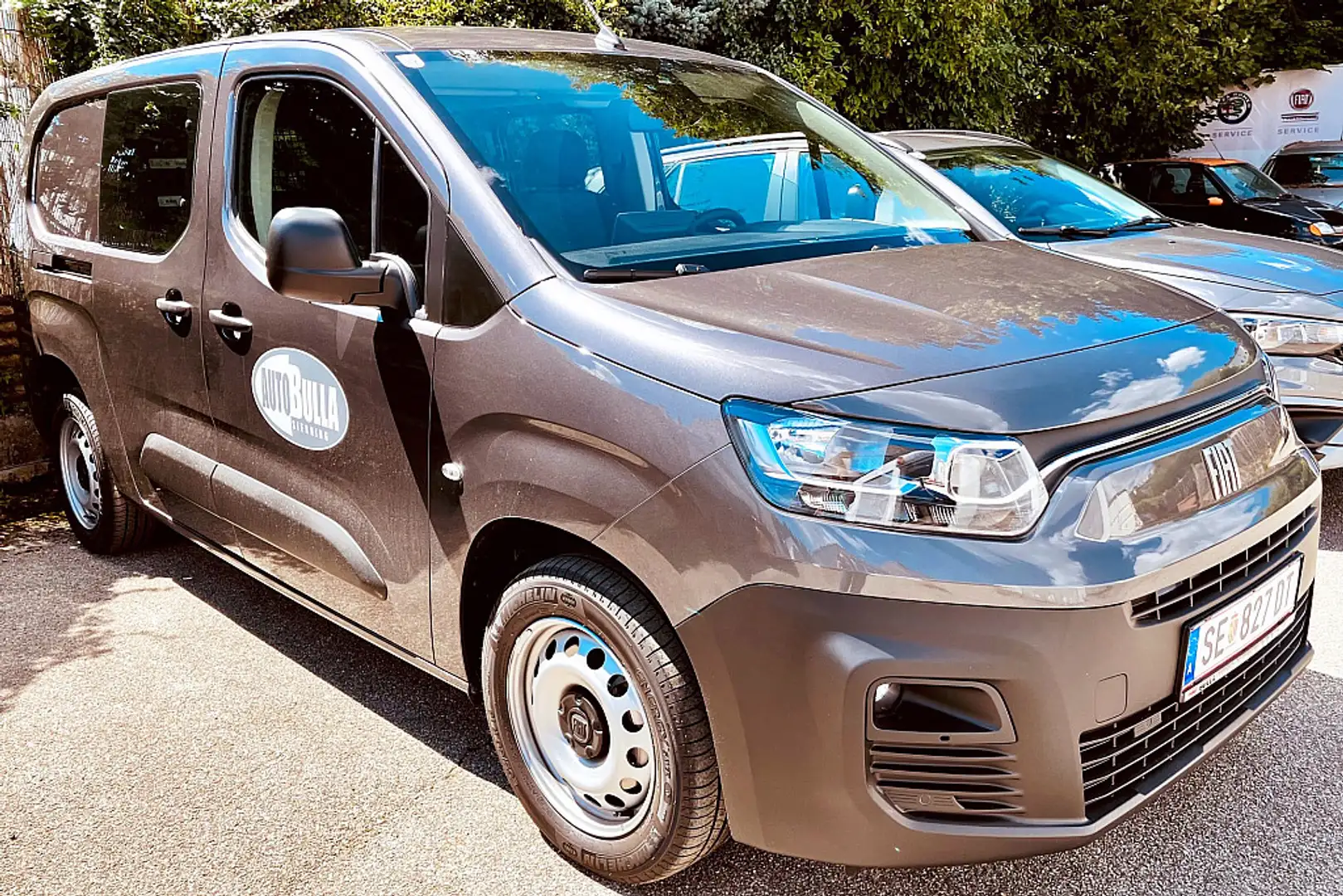 Fiat Doblo DoKa L2 BlueHDi 130 AT8 Grau - 1