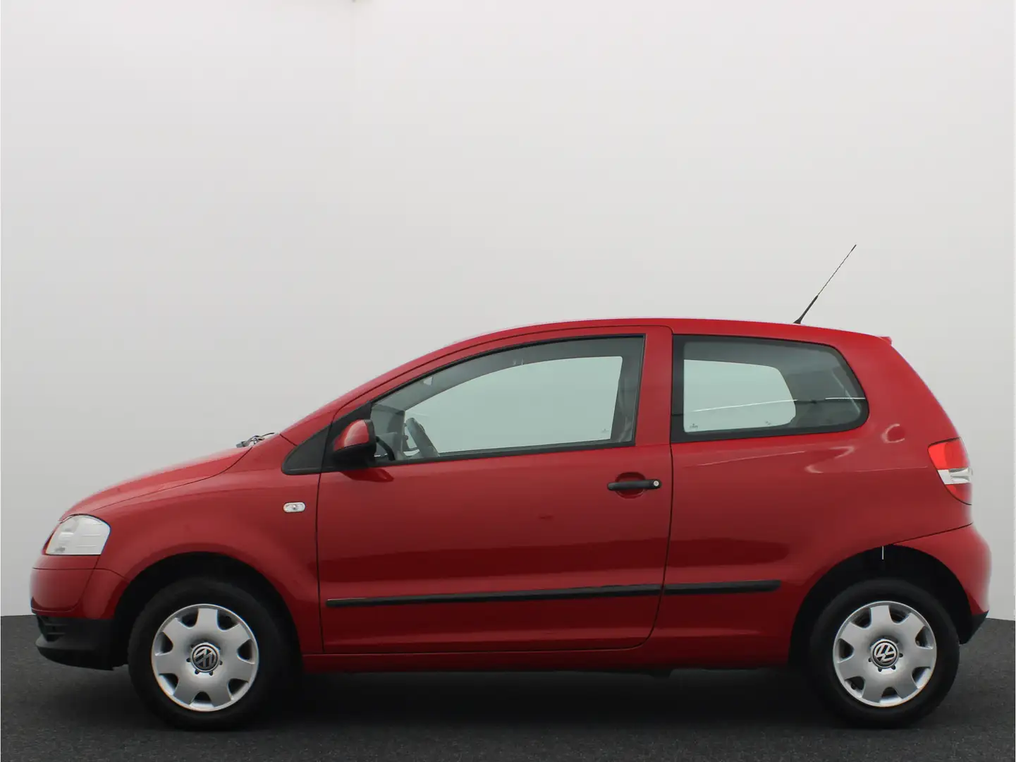 Volkswagen Fox 1.2 Trendline GOED ONDERHOUDEN / NIEUWE APK 06-202 Rood - 2