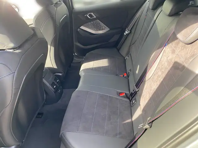 BMW 1 Series view 11