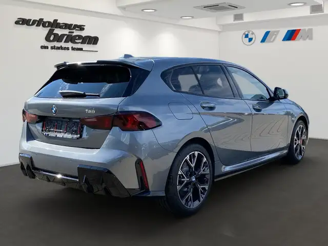 BMW 1 Series view 3