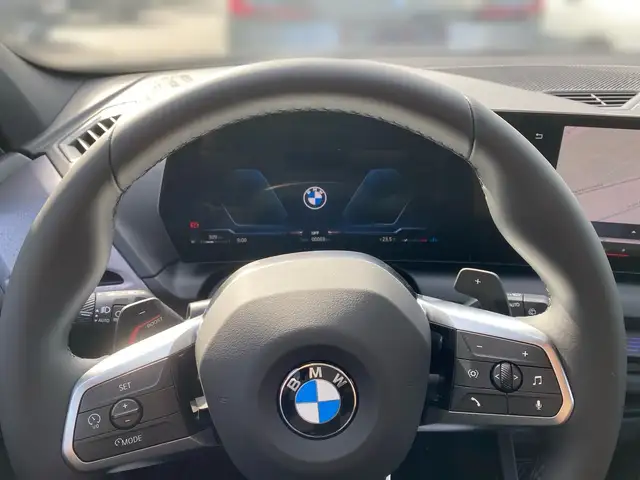 BMW 1 Series view 8
