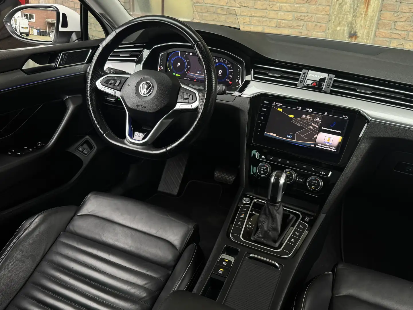 Volkswagen Passat Variant 218PK DSG HYBRID GTE BUSINESS TREKHAAK/LEDER/IQ-LI Wit - 2