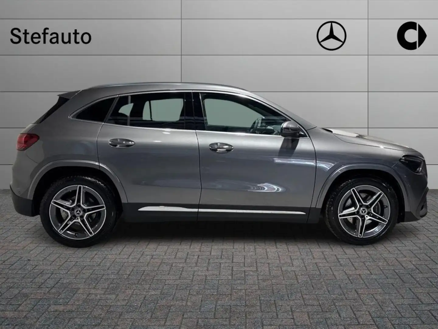 Mercedes-Benz GLA 200 d Automatic AMG Line Advanced Plus Grigio - 2
