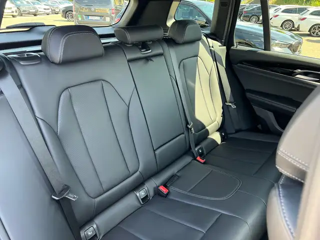 BMW X3 view 26