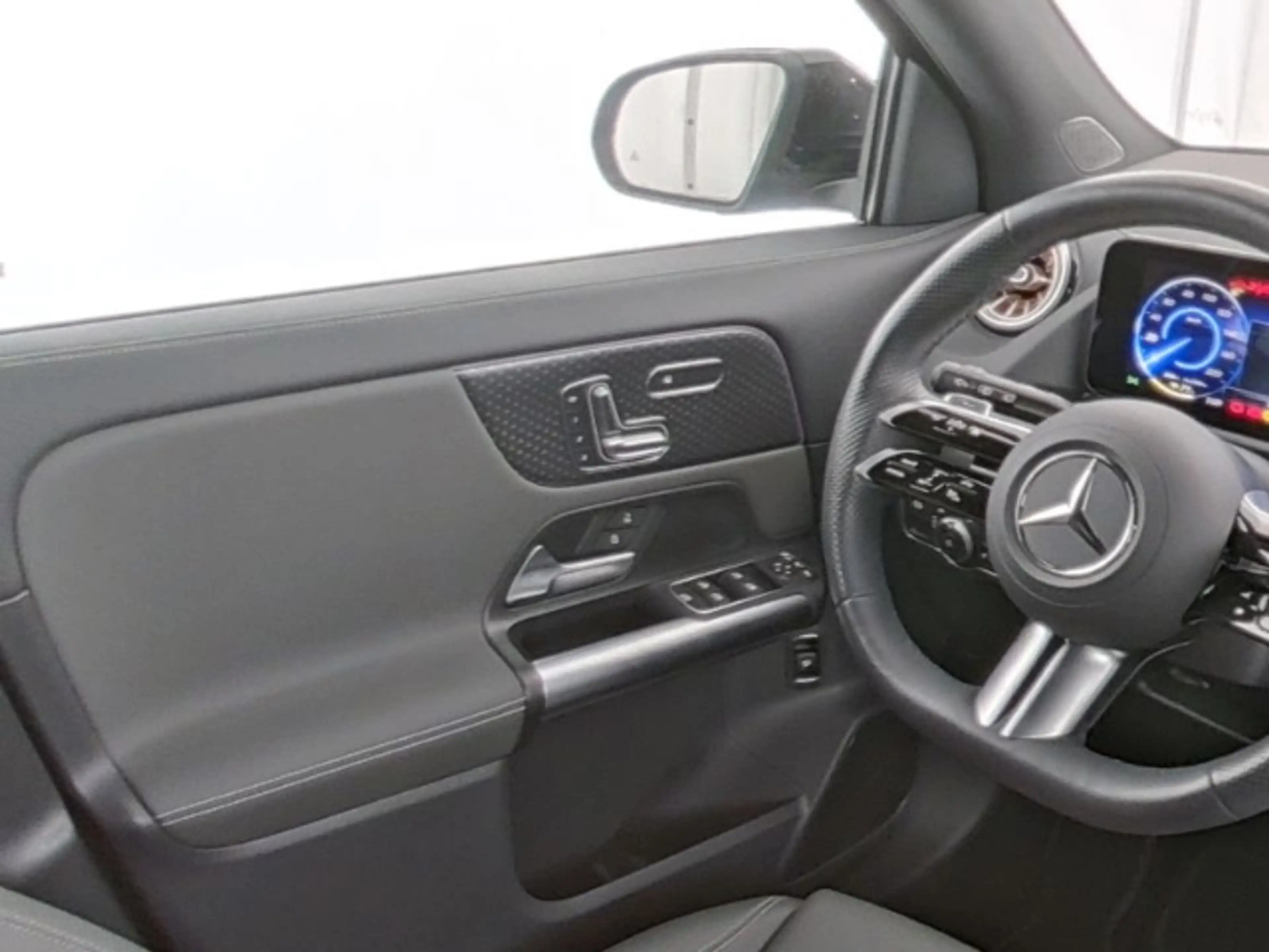 Mercedes-Benz EQA 350 4Matic Electric Art Advanced+ FAP AHK Panorama — photo 9