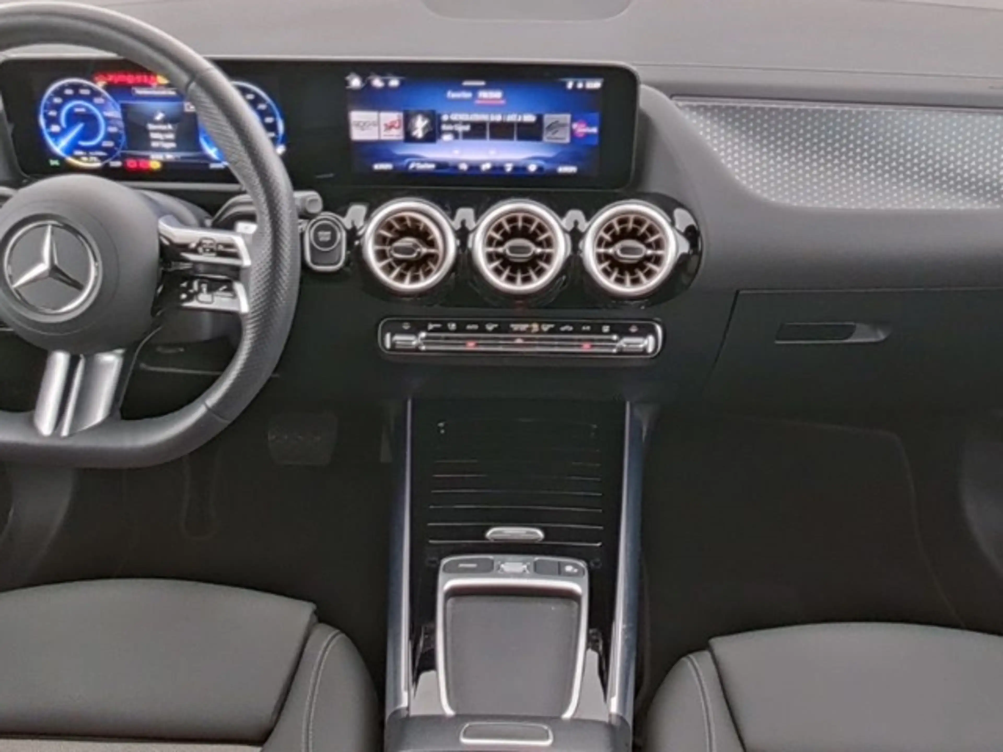 Mercedes-Benz EQA 350 4Matic Electric Art Advanced+ FAP AHK Panorama — photo 5