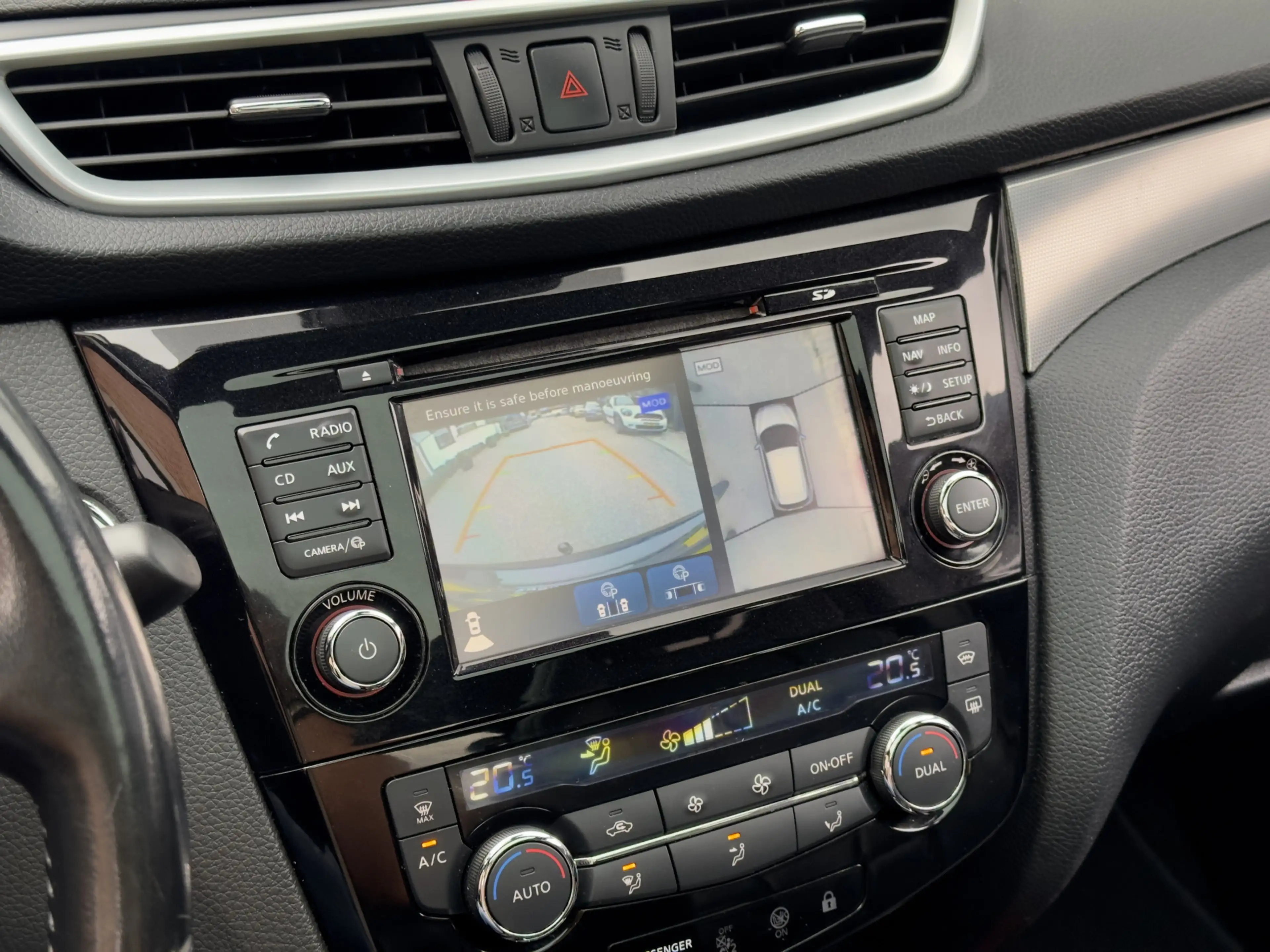 Nissan Qashqai 1.2 AUTOM EDITION PANODAK LEDER NAVI CAMERA-360 AI — photo 11