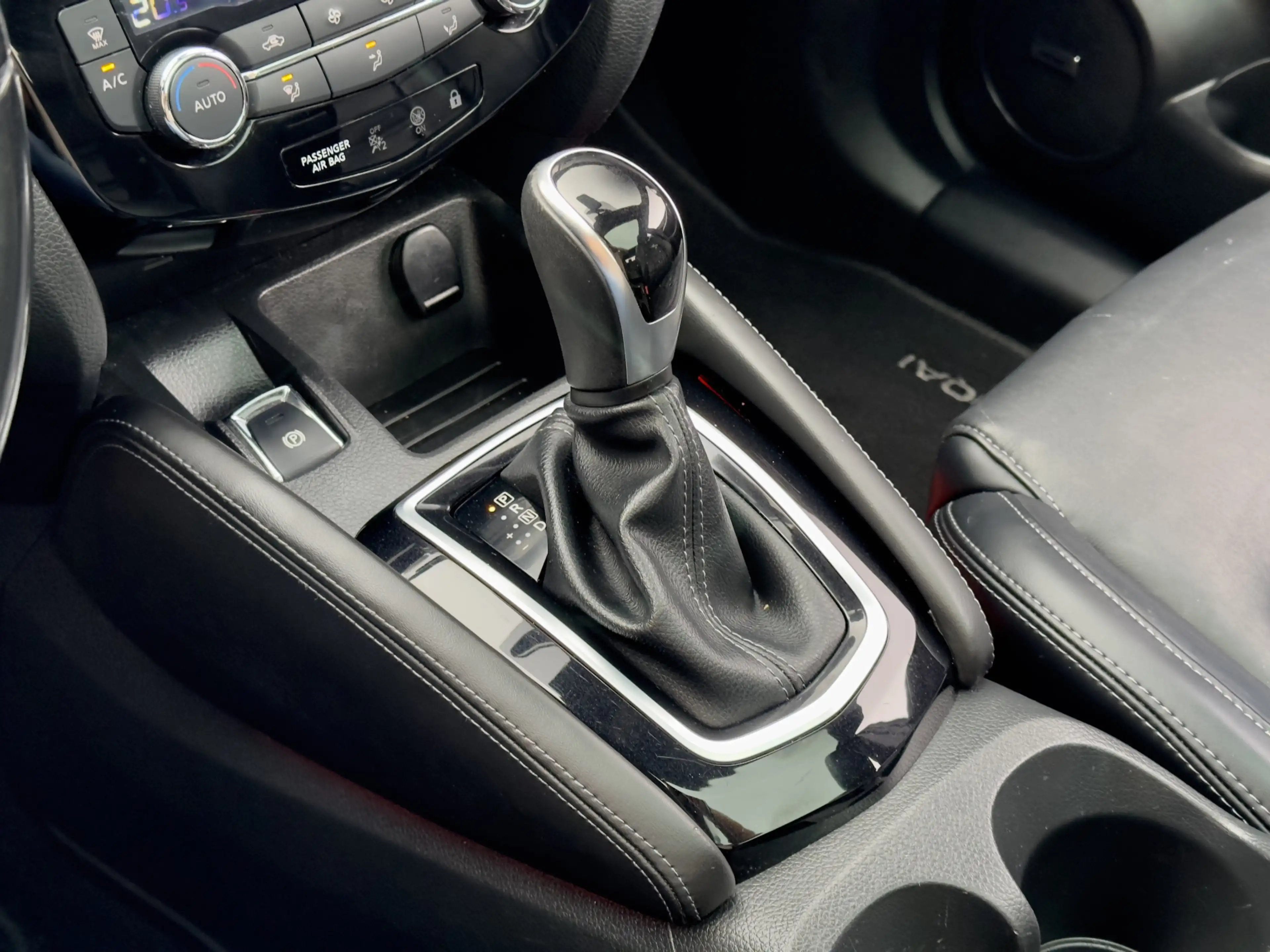 Nissan Qashqai 1.2 AUTOM EDITION PANODAK LEDER NAVI CAMERA-360 AI — photo 7