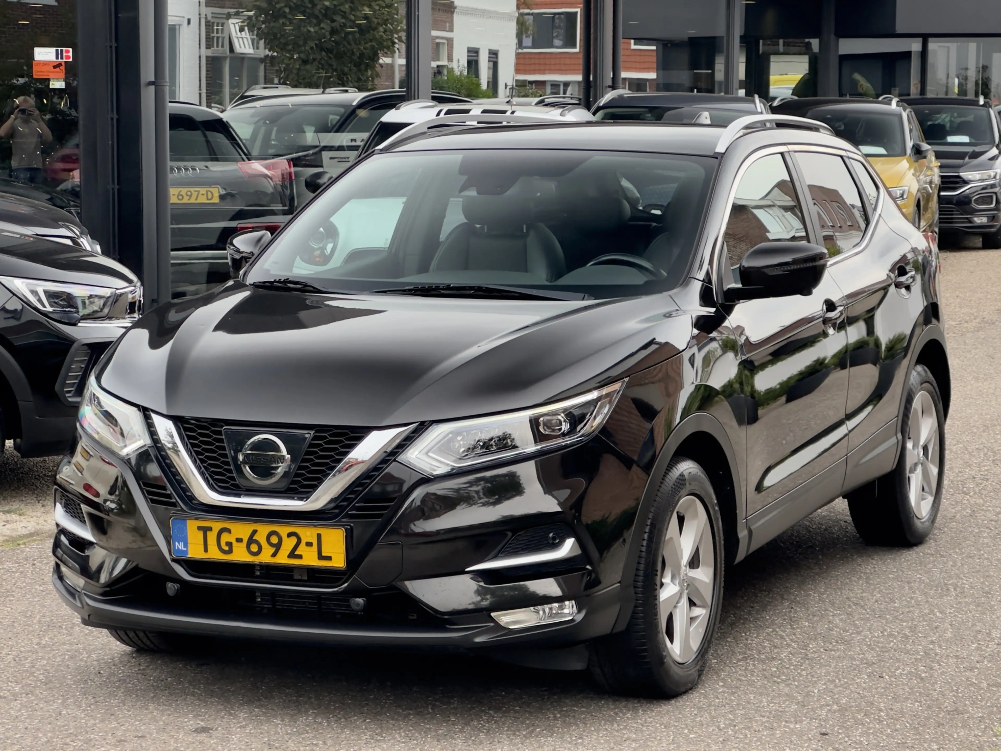 Nissan Qashqai 1.2 AUTOM EDITION PANODAK LEDER NAVI CAMERA-360 AI — photo 10