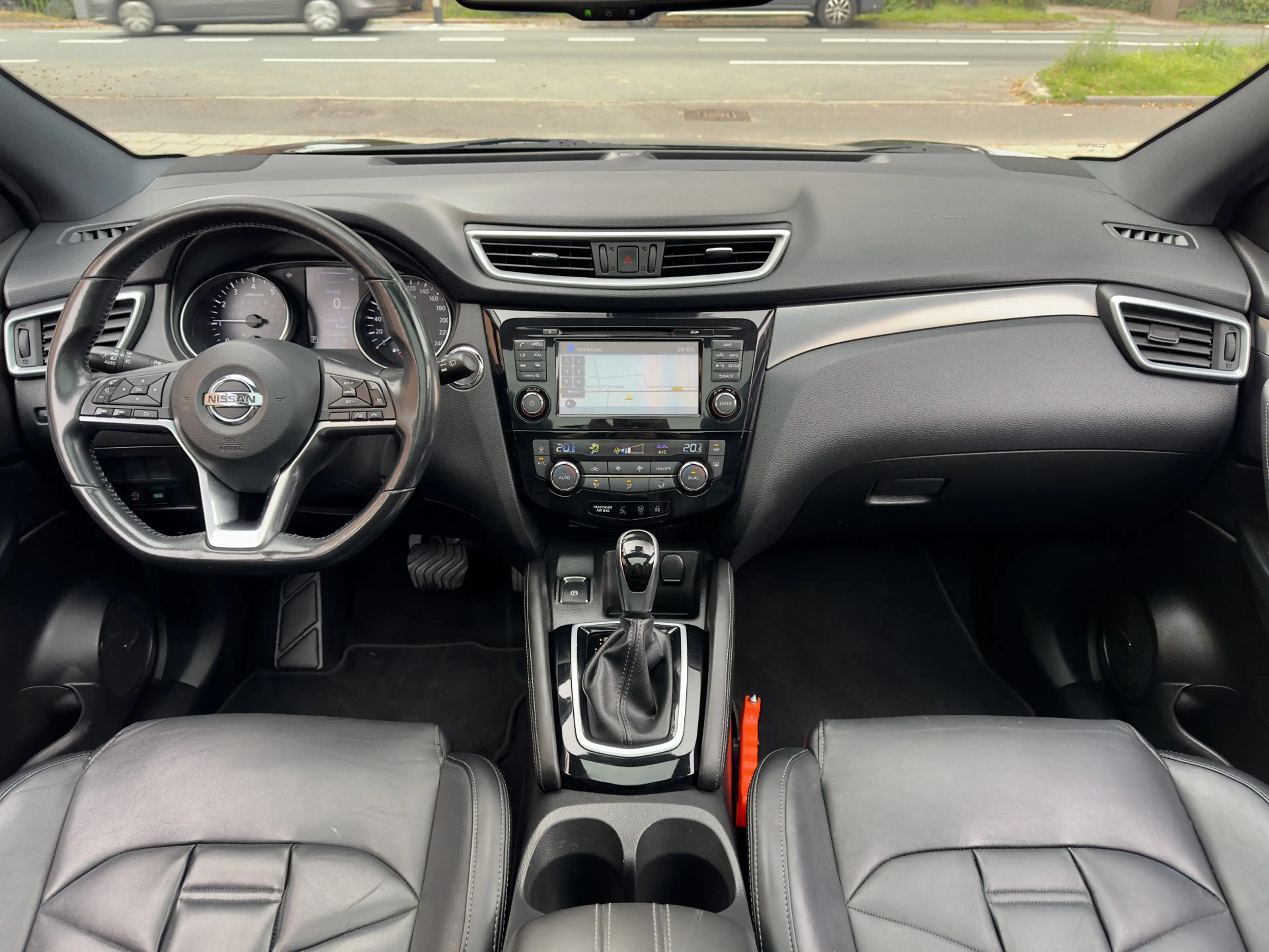 Nissan Qashqai 1.2 AUTOM EDITION PANODAK LEDER NAVI CAMERA-360 AI — photo 13