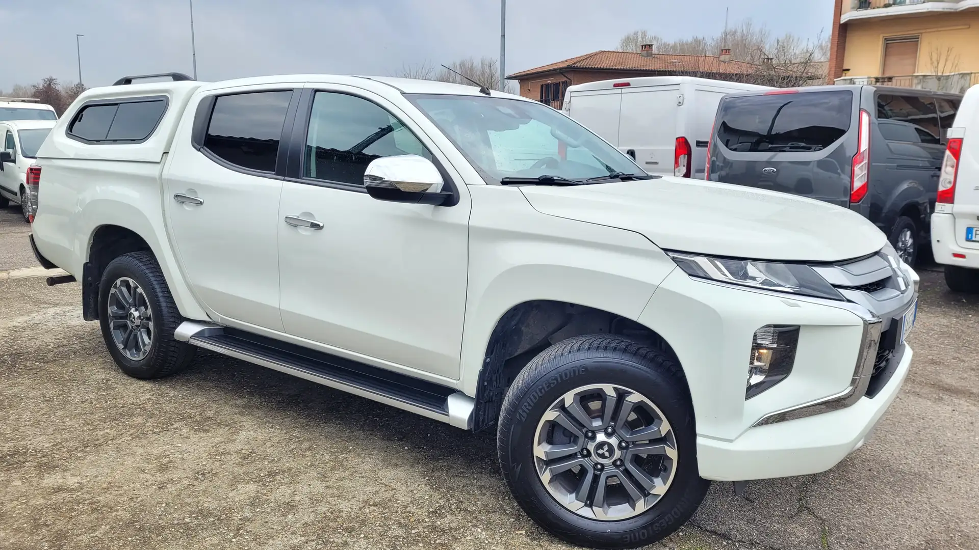 Mitsubishi L200 2.3 D Double Cab 4x4 Intense HardTop Bílá - 1