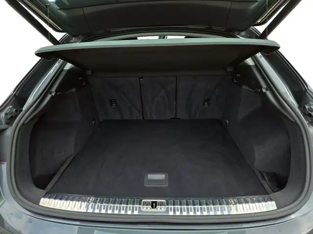 Audi Q3 view 14