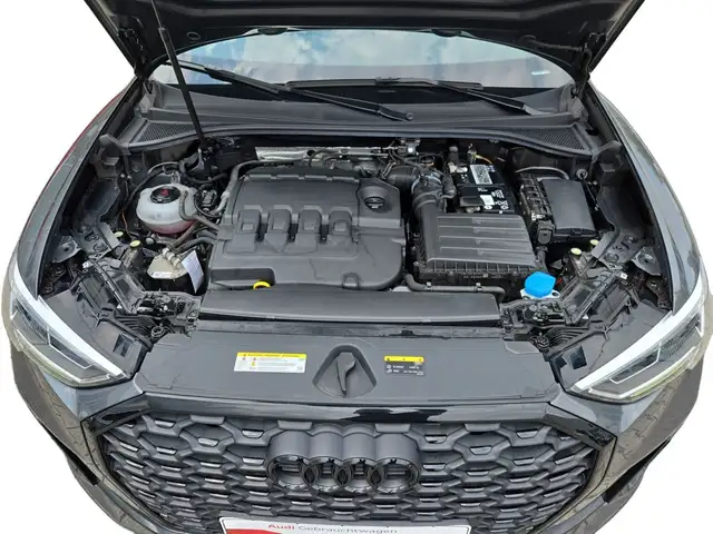 Audi Q3 view 12