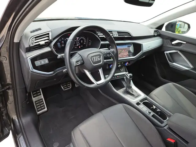 Audi Q3 view 4