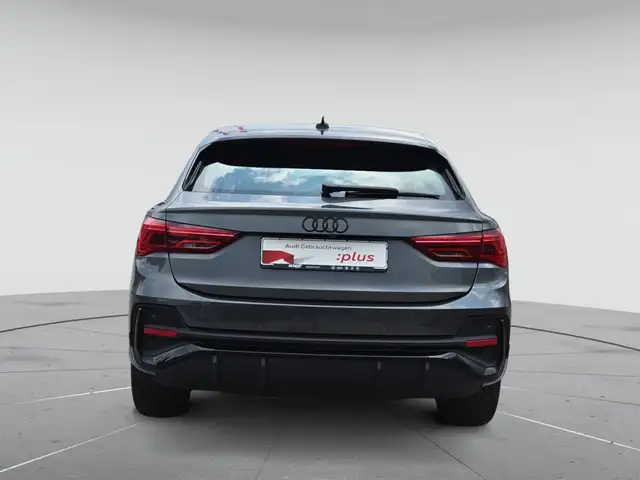 Audi Q3 view 7