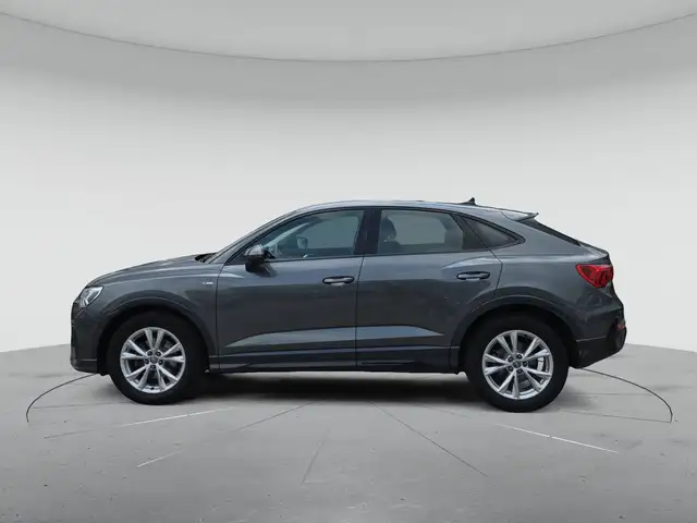 Audi Q3 view 6