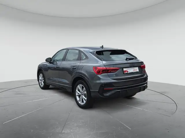 Audi Q3 view 3