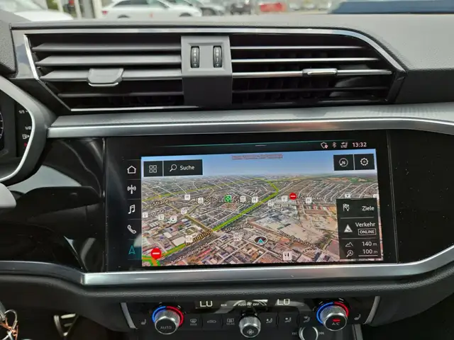 Audi Q3 view 17