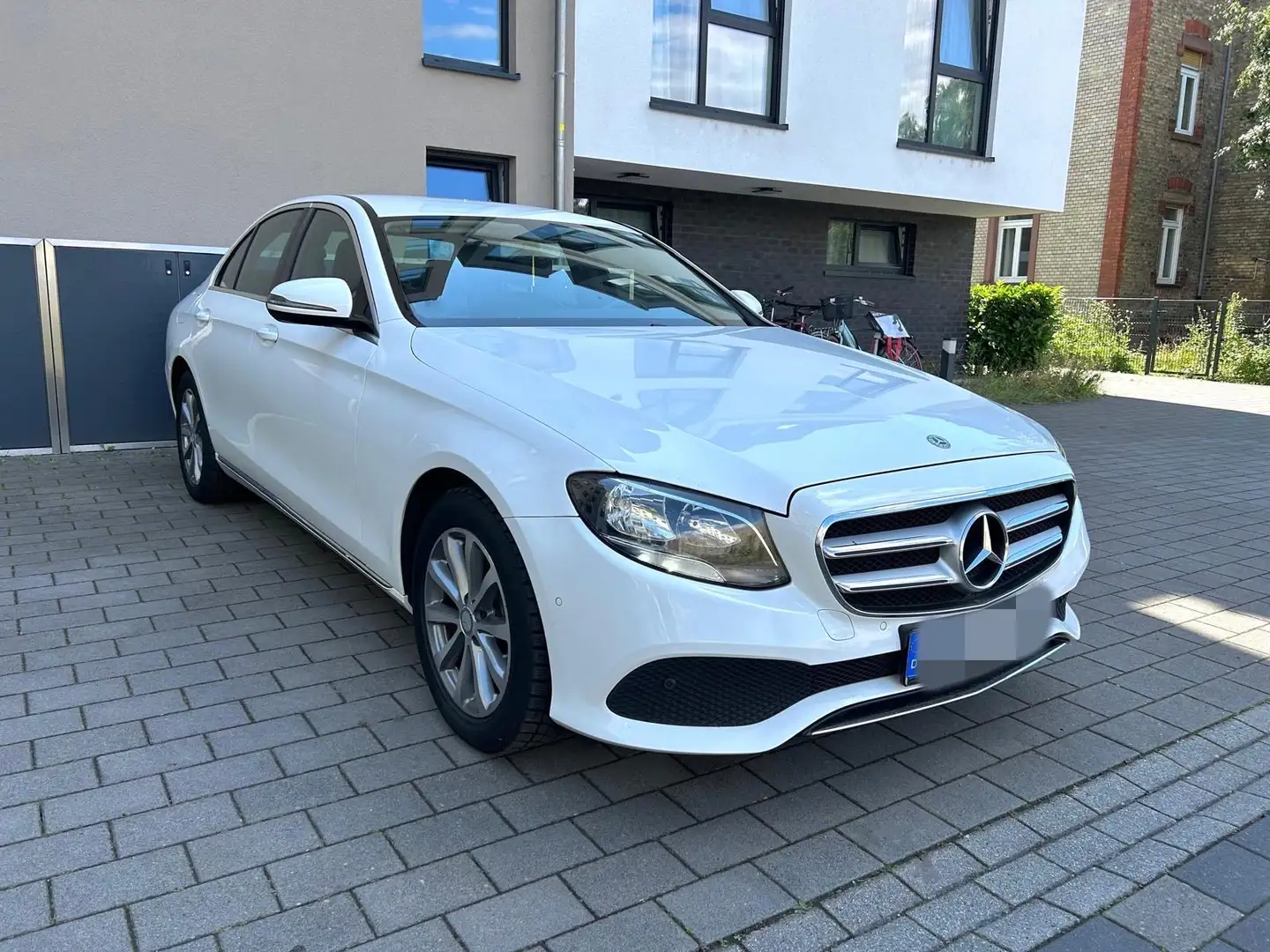 Mercedes-Benz E 200 E Klasse Automatik Avantgarde Kamera Sitzheizung Weiß - 1