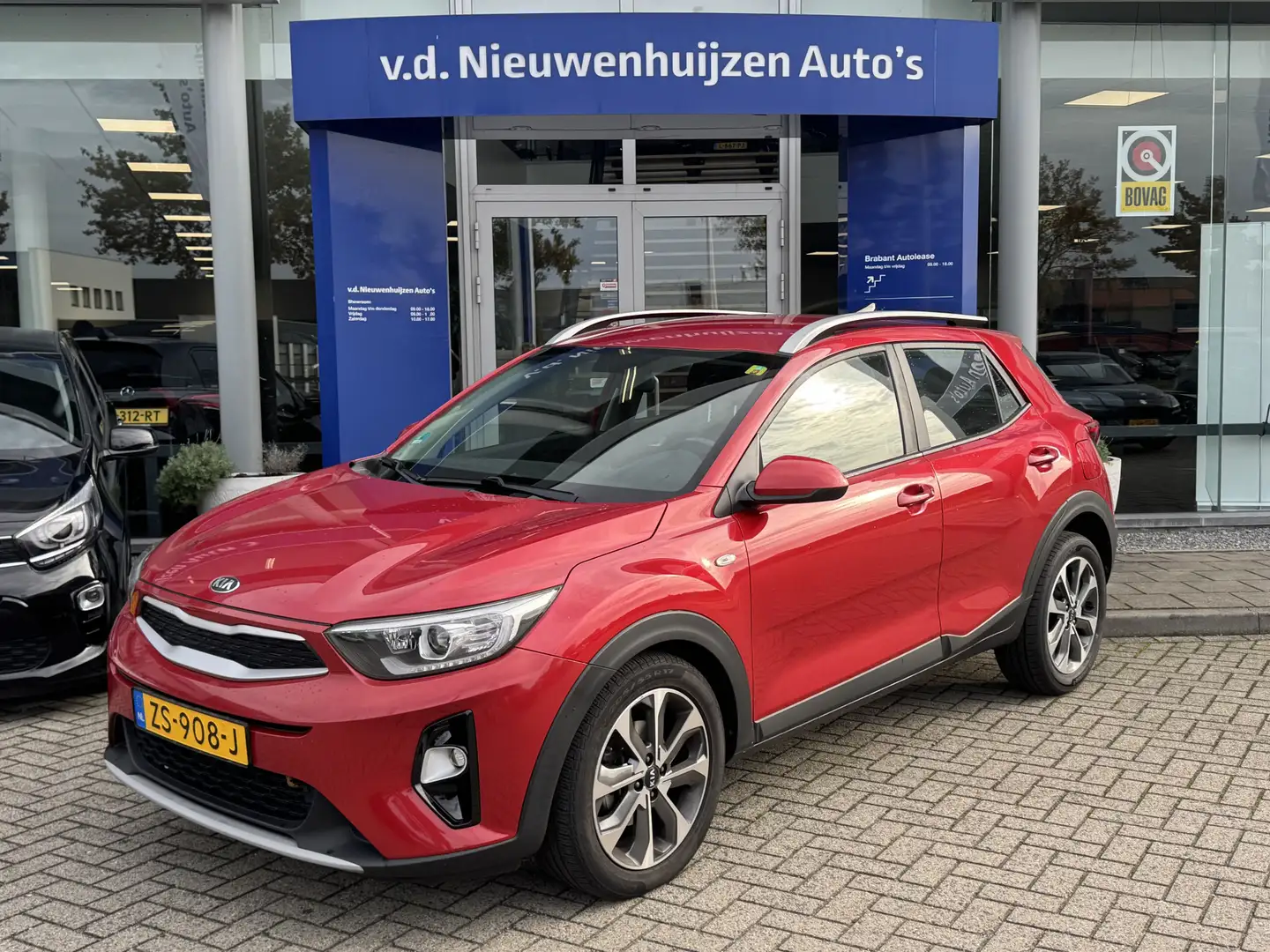 Kia Stonic 1.0 T-GDi DynamicLine Navigatie | Camera | Trekhaa Rood - 1