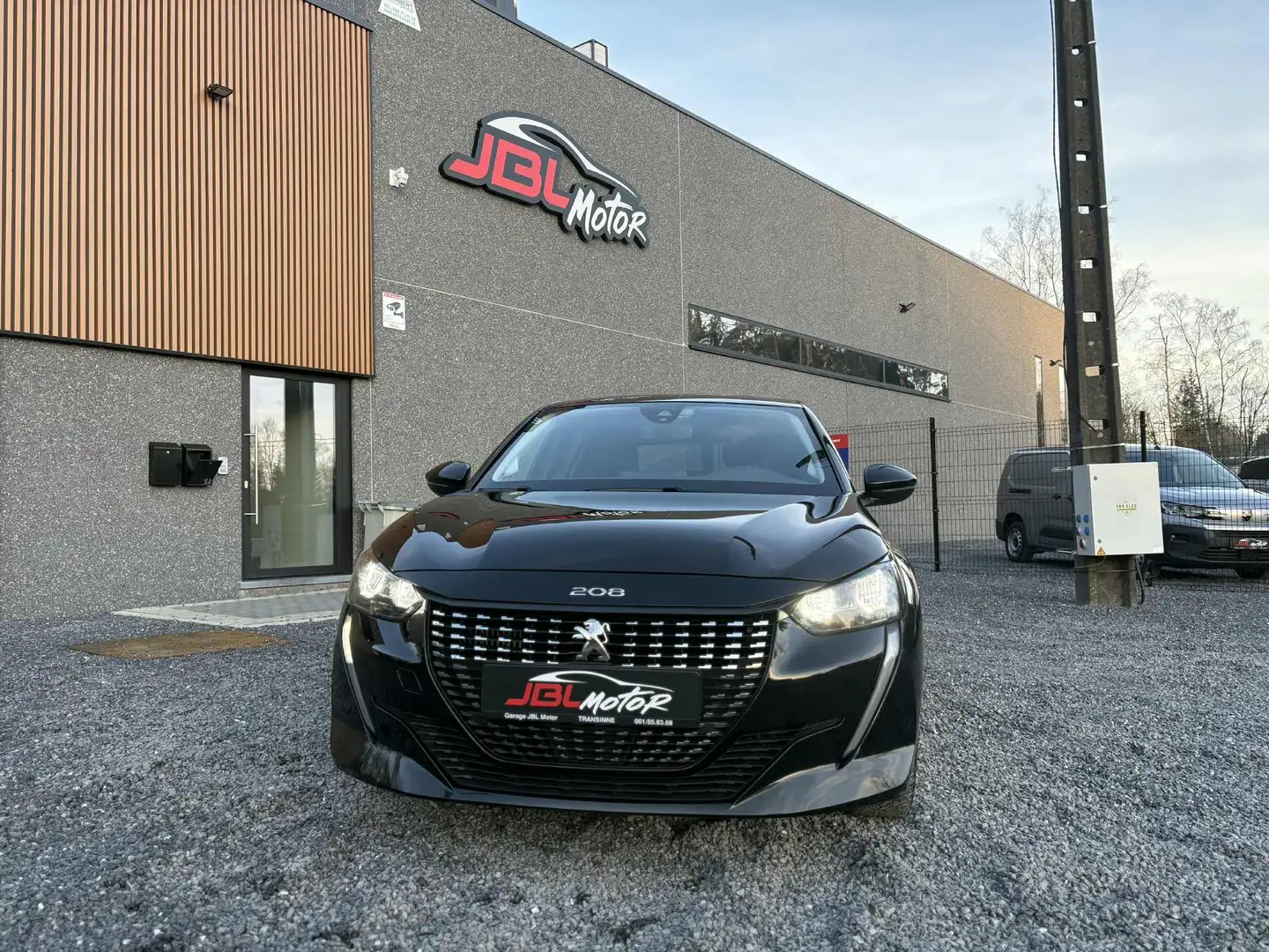 Peugeot 208 Schwarz - 2