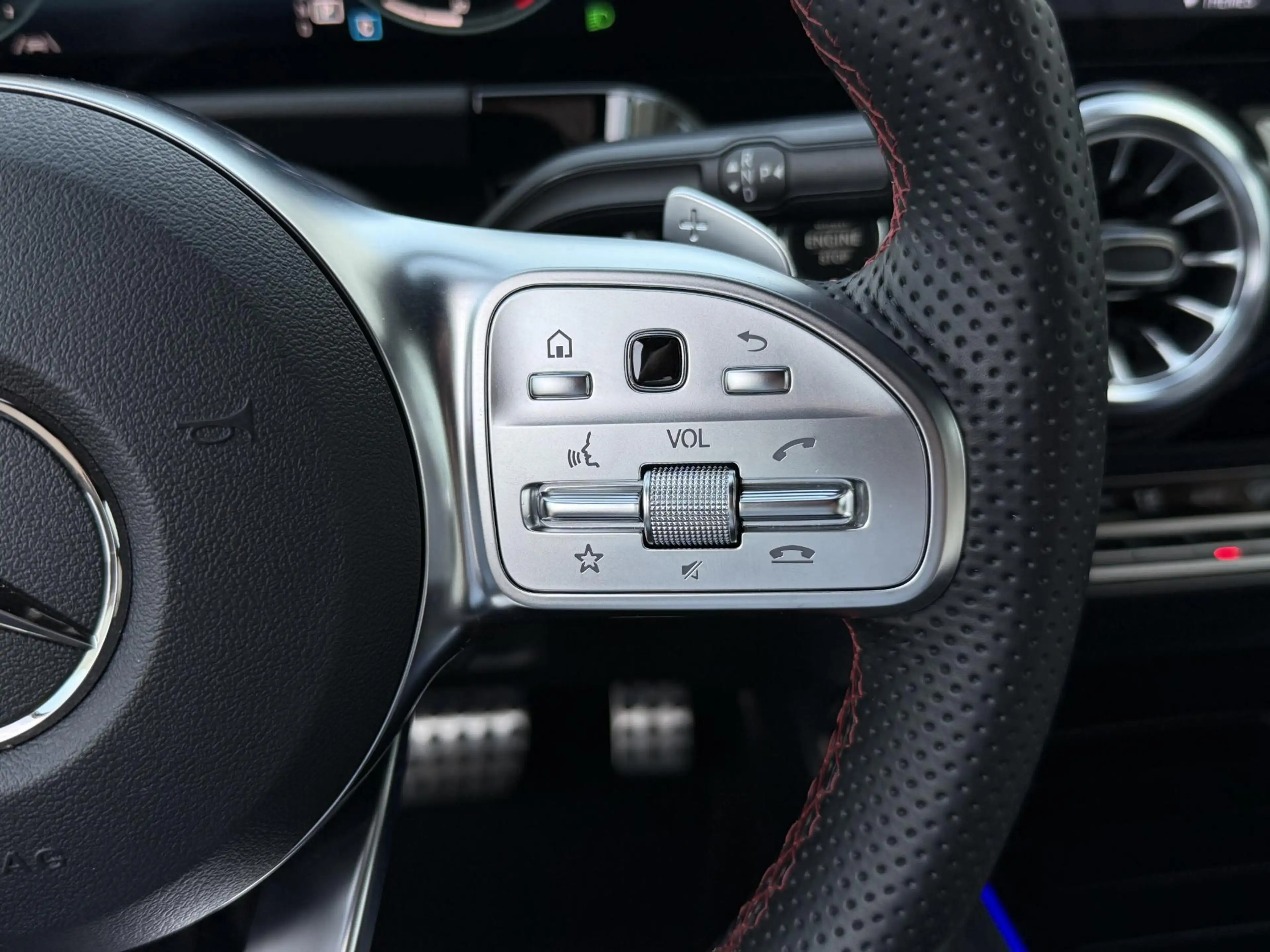 Mercedes-Benz GLA 180 AMG Line | NL-Auto/Carplay/Camera/Sfeerverlichting — photo 29
