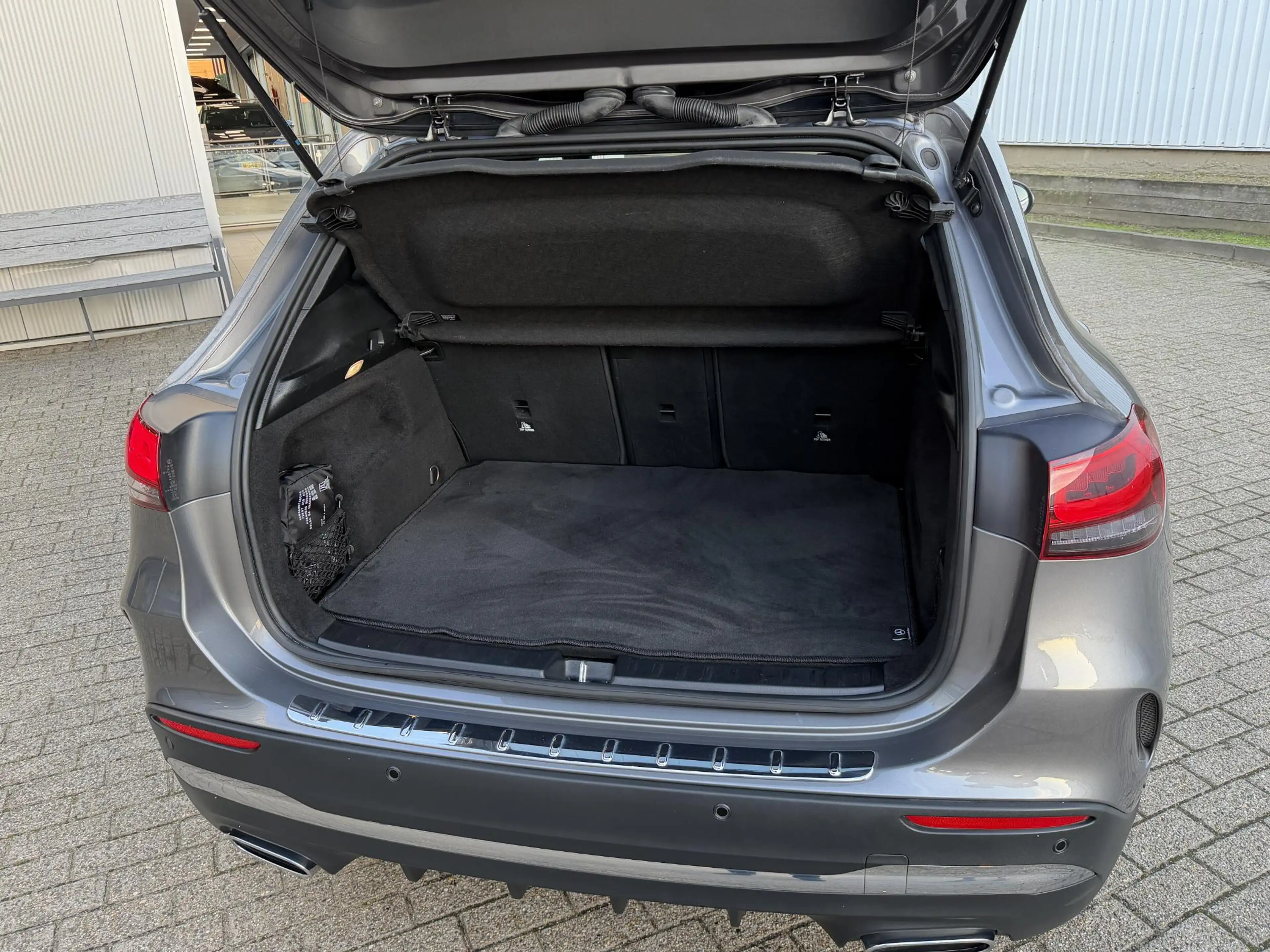 Mercedes-Benz GLA 180 AMG Line | NL-Auto/Carplay/Camera/Sfeerverlichting — photo 31