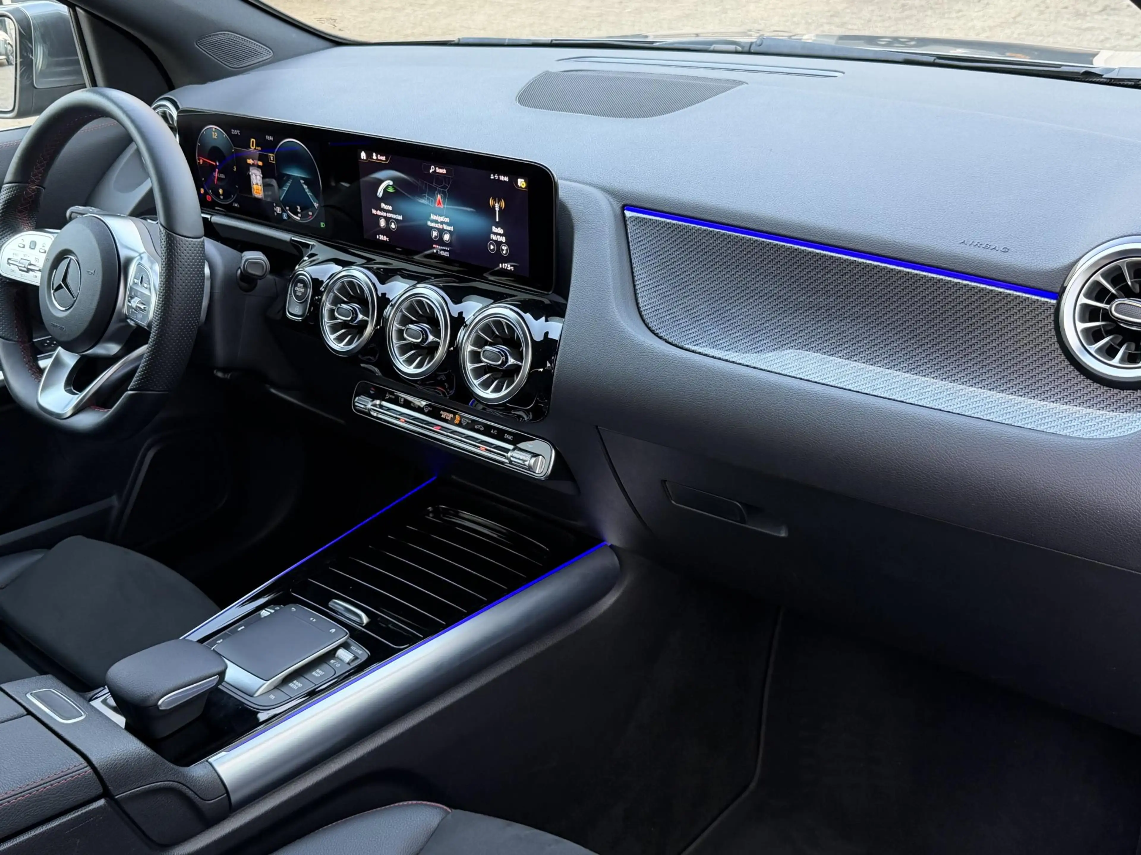 Mercedes-Benz GLA 180 AMG Line | NL-Auto/Carplay/Camera/Sfeerverlichting — photo 34