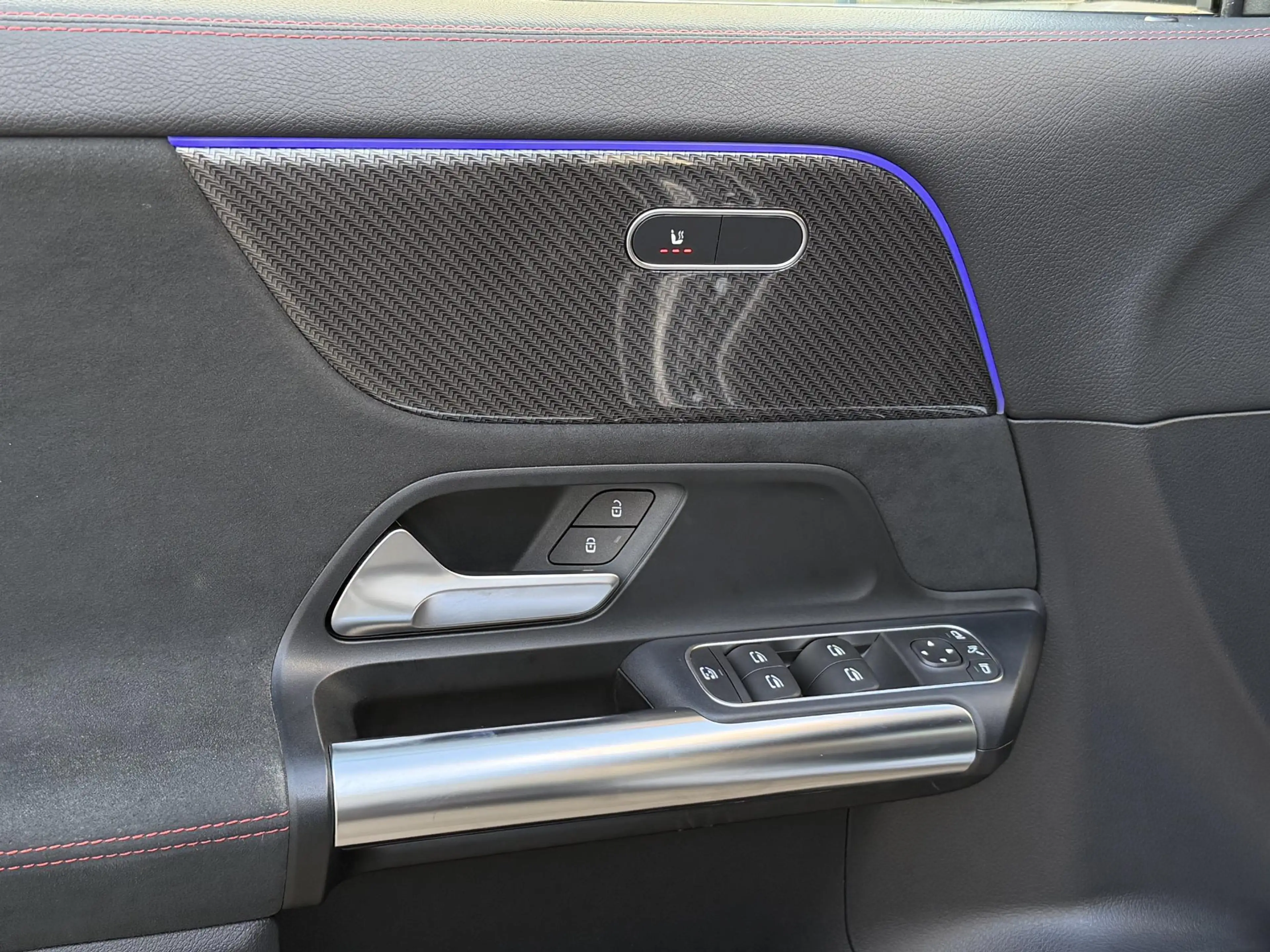 Mercedes-Benz GLA 180 AMG Line | NL-Auto/Carplay/Camera/Sfeerverlichting — photo 18