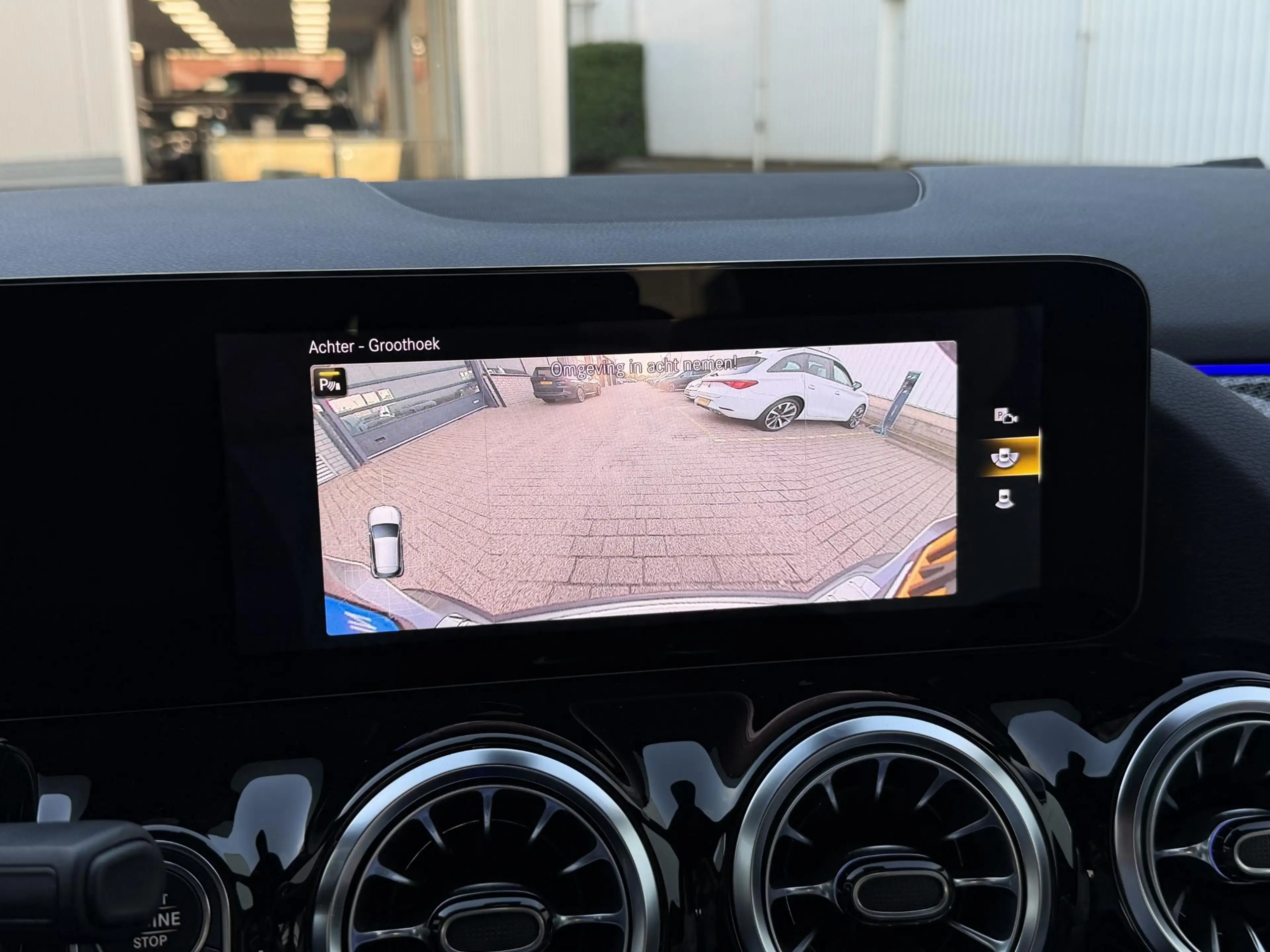 Mercedes-Benz GLA 180 AMG Line | NL-Auto/Carplay/Camera/Sfeerverlichting — photo 24