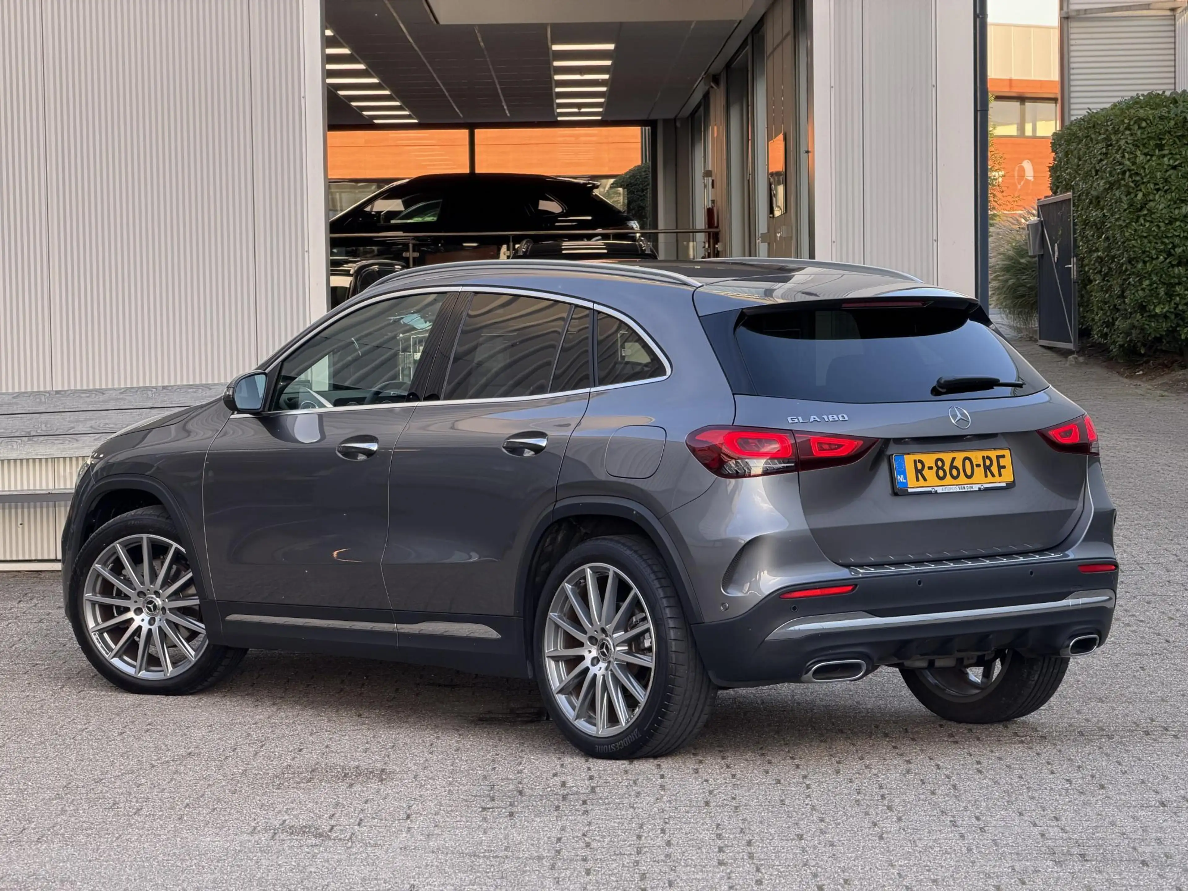 Mercedes-Benz GLA 180 AMG Line | NL-Auto/Carplay/Camera/Sfeerverlichting — photo 32