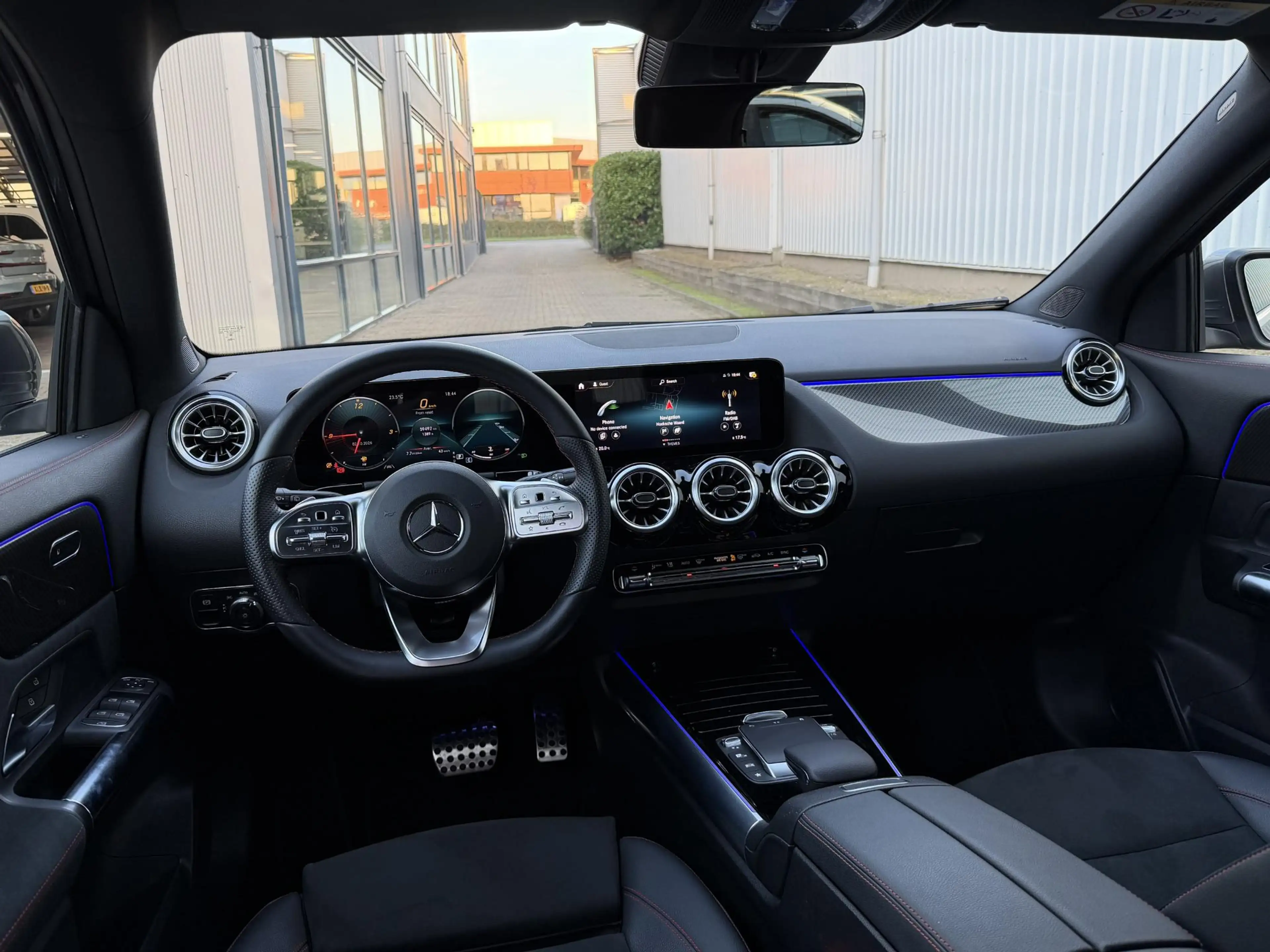 Mercedes-Benz GLA 180 AMG Line | NL-Auto/Carplay/Camera/Sfeerverlichting — photo 3