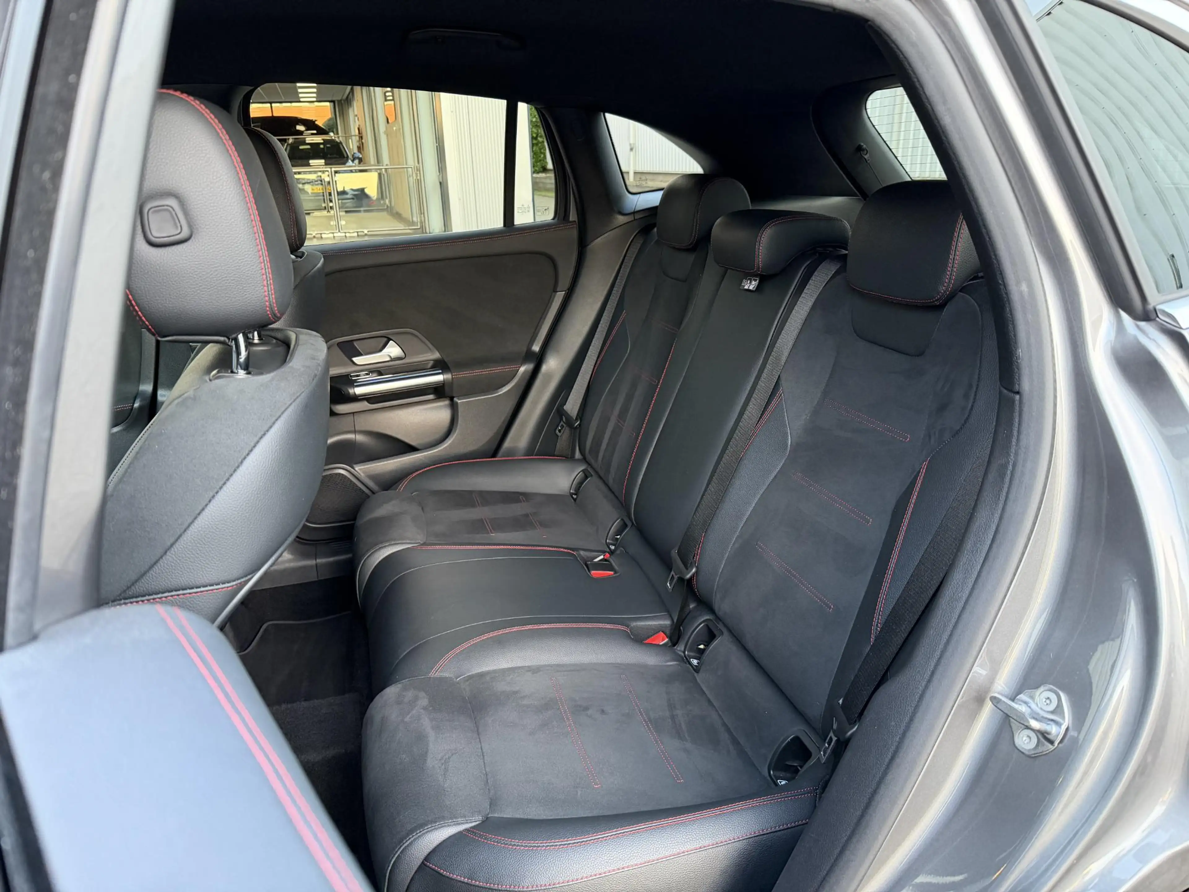 Mercedes-Benz GLA 180 AMG Line | NL-Auto/Carplay/Camera/Sfeerverlichting — photo 40